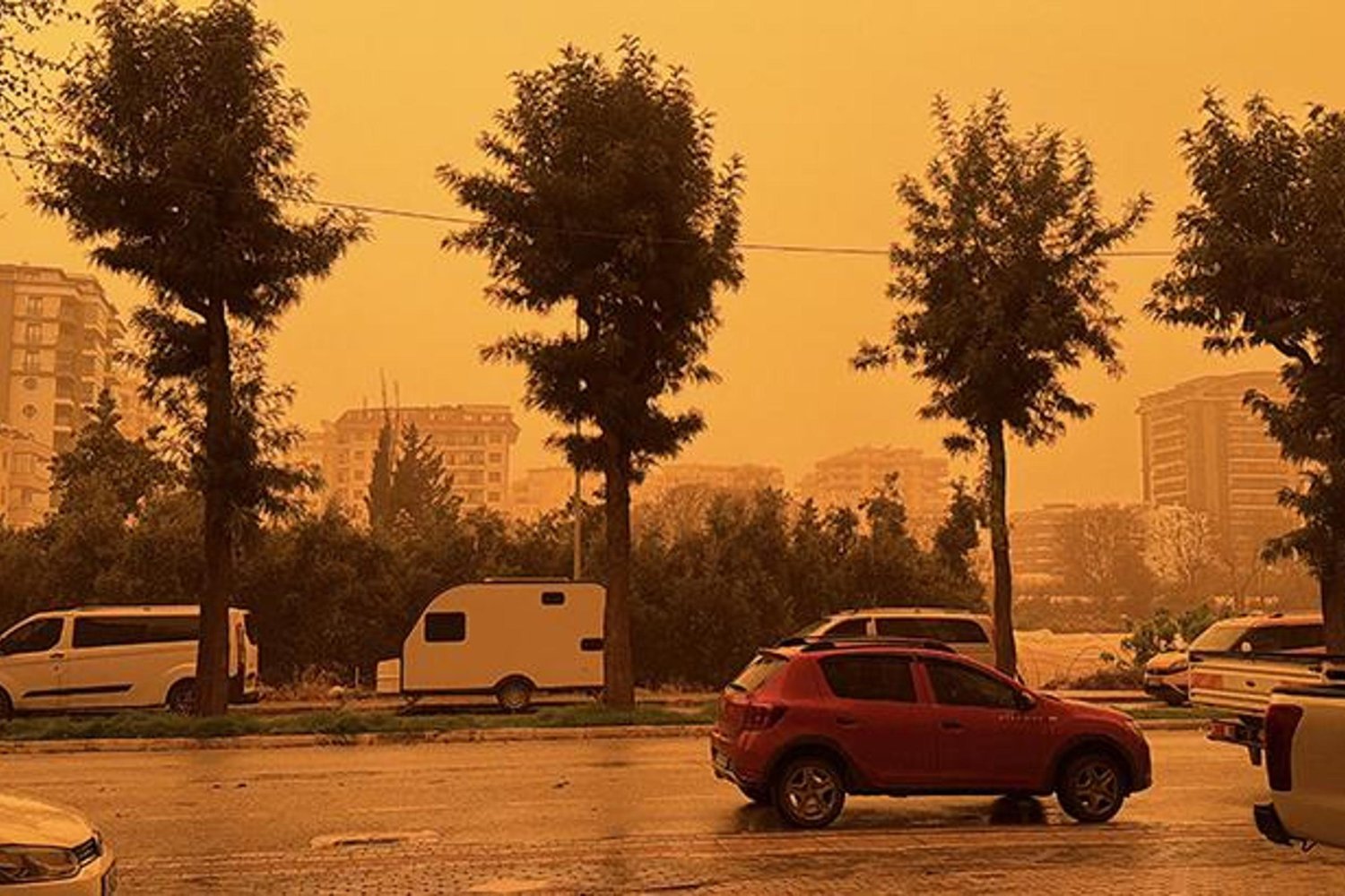 Antalya'da Toz Taşınımı Çöl Tozuyla Birlikte Yıkıcı Etki Yarattı