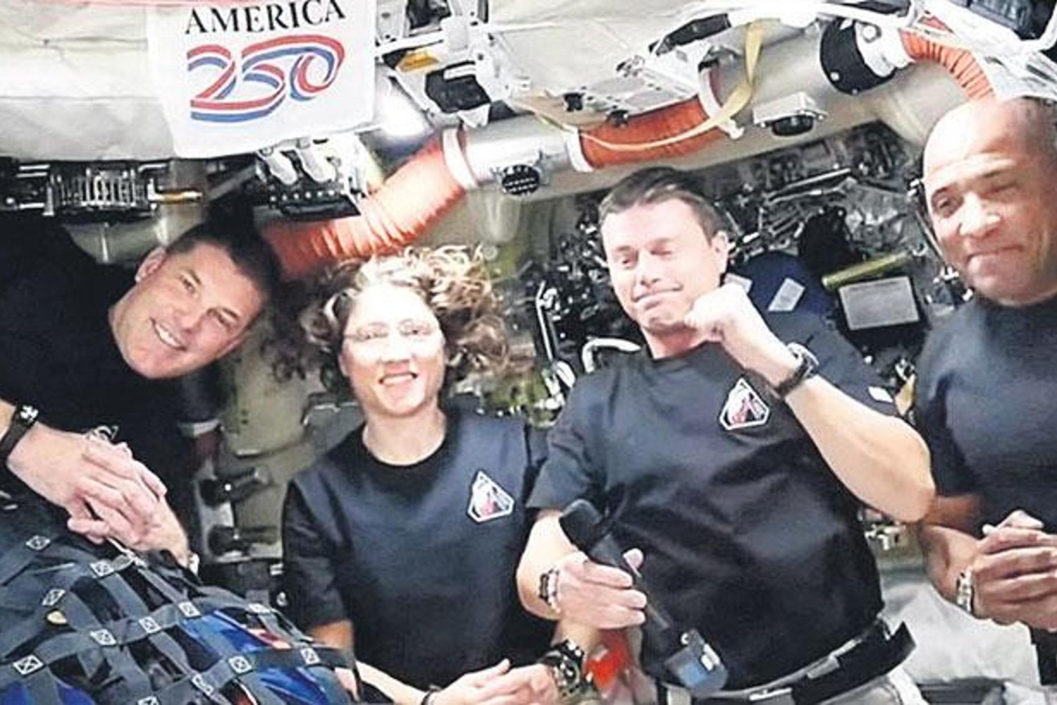 Ay'a İlk İnsanlı Yolculuk Başarıyla Tamamlandı: Artemis II Ekibi Ay Yüzeyinde Rekor Kırdı