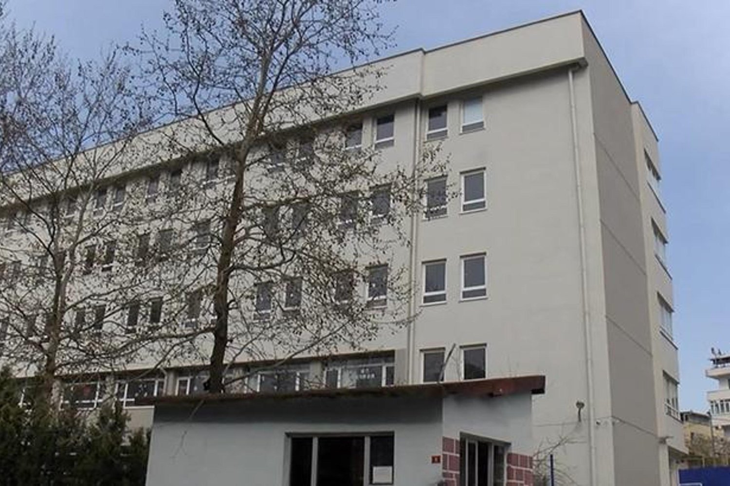 Okulda Tavuk Döner Zehirlenmesi: 26 Öğrenci Hastaneye Sevk Edildi