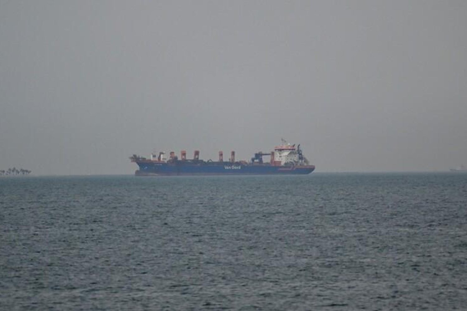 Hürmüz Boğazı'nda Ticaret Durdurulamayacak Kadar Geriledi: Savaş ve Ateşkes Arasında