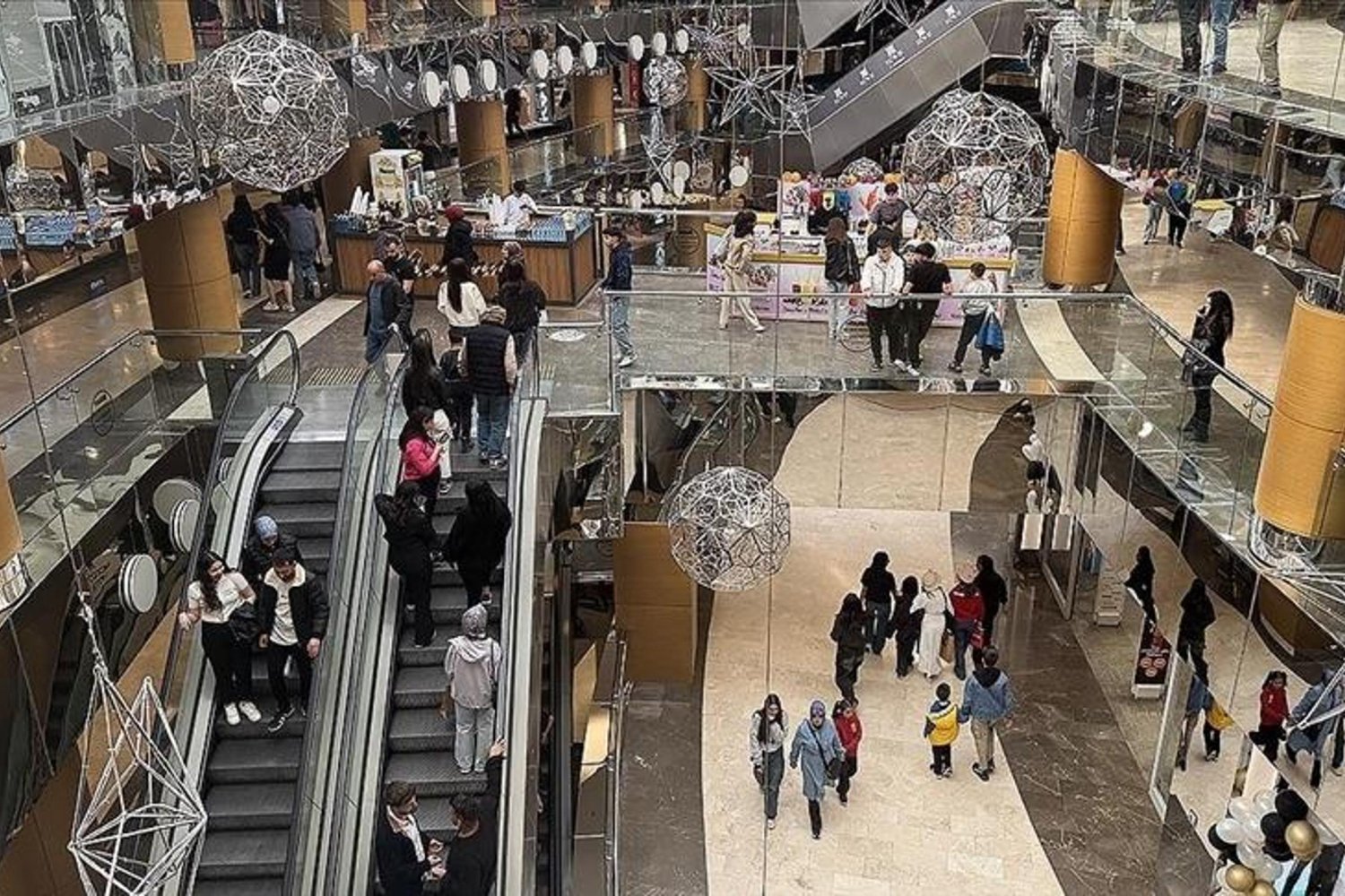 İşte Yeni Kural: Ankara AVM'sinde 18 Yaş Altına Hafta Sonu Giriş Yasaklandı!