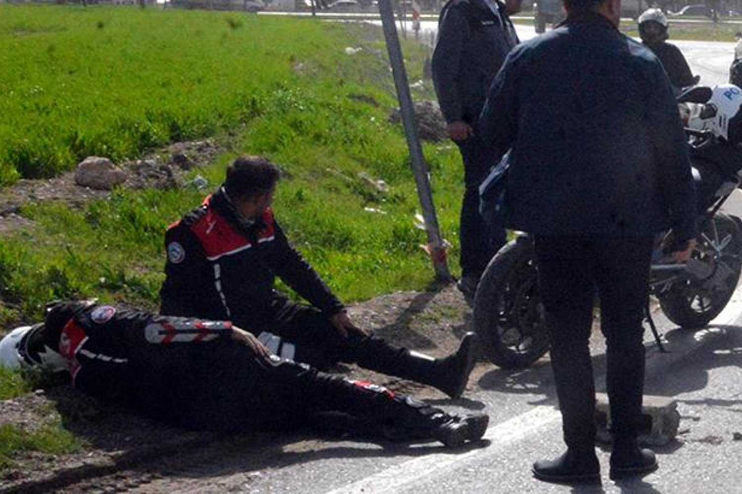 Araç Drift Yapan Şüpheli Kaçarken Motosikletli Polisleri Çarpıp Yaraladı