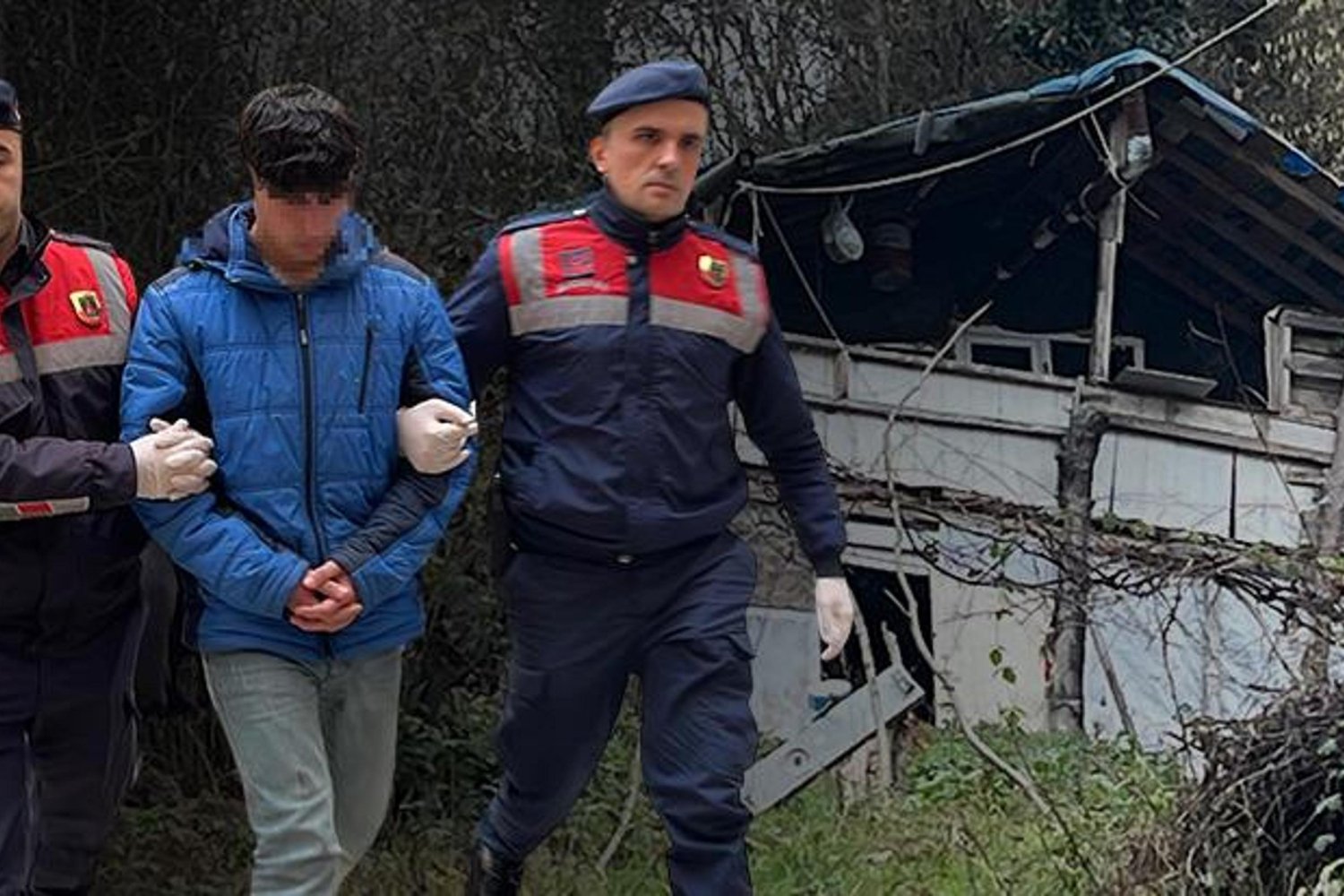 Kocaeli'de Cinayet: Bağ Evinde Çocuk ve Kadına Ağırlıklı Şiddetle 2 Sanığa Hapis Cezası