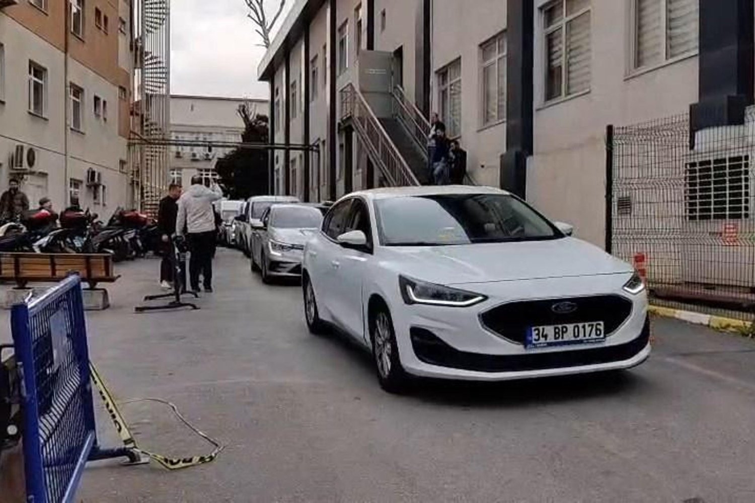 İsrail Konsolosluğu önündeki polis müdahalesine alaycı ifadeyle dikkat çekmeye çalışan 8 kişi gözaltında