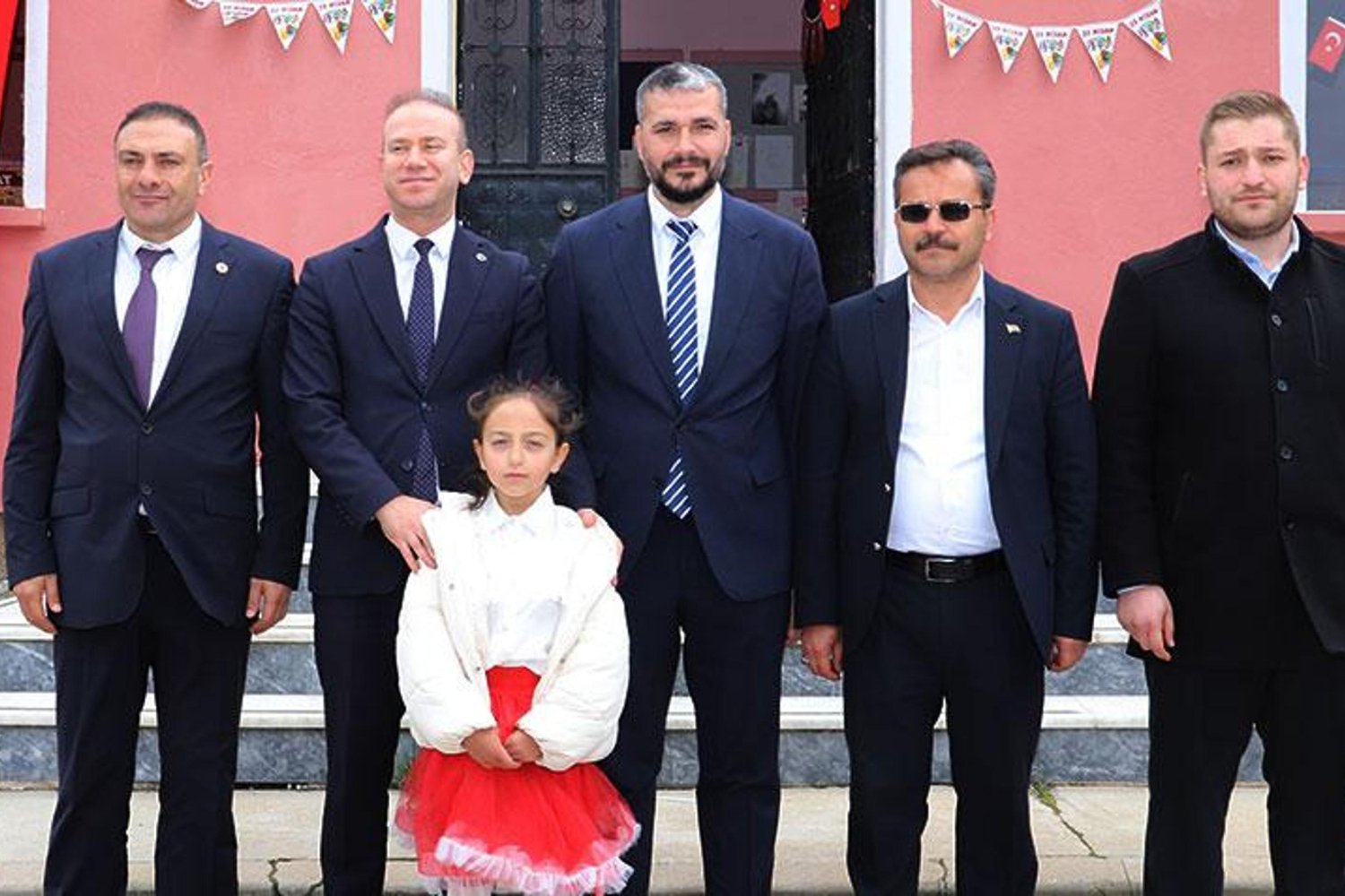 Ünlü Kadın Şarkıcı Hayranlarıyla Buluştu: Sürprizler ve Keyifli Anlar