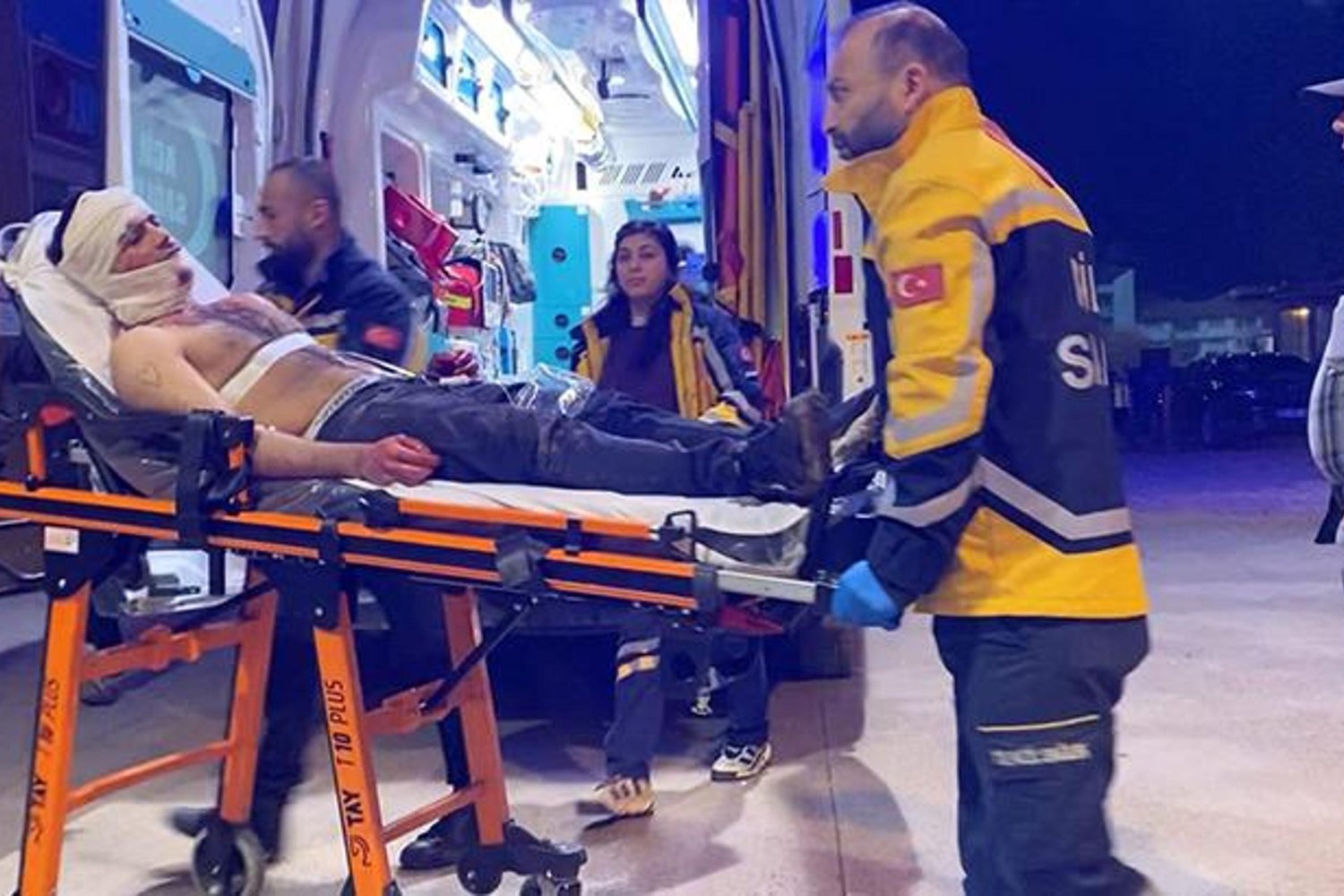 İnegöl'de Kanlı Kavga: Sopalar ve Balta ile Yaralananlar Hastaneye Sevk Edildi