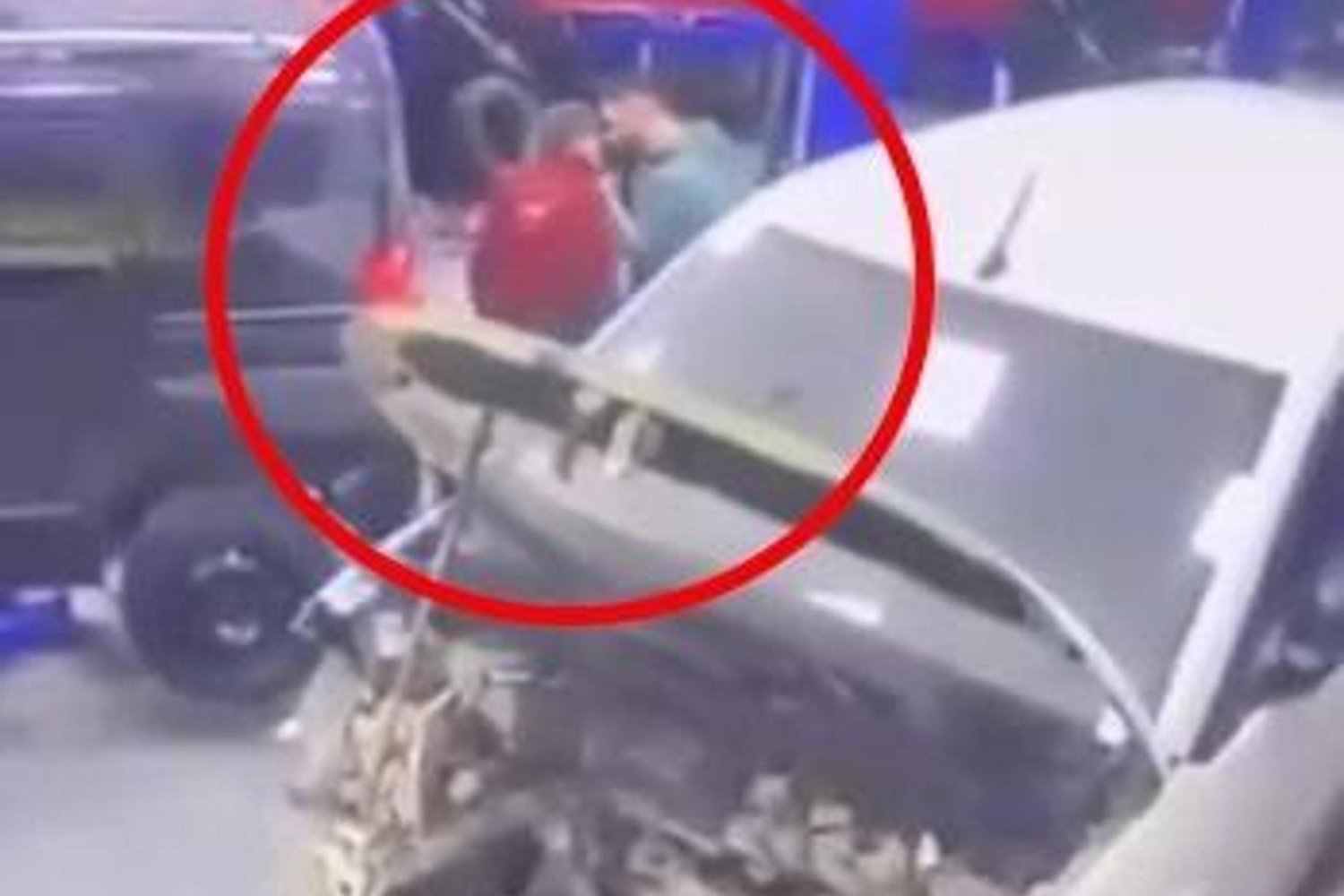 Bursa’da Çırak Genç Darbedildi: Usta Cep Telefonuna Baktı,yaralandı