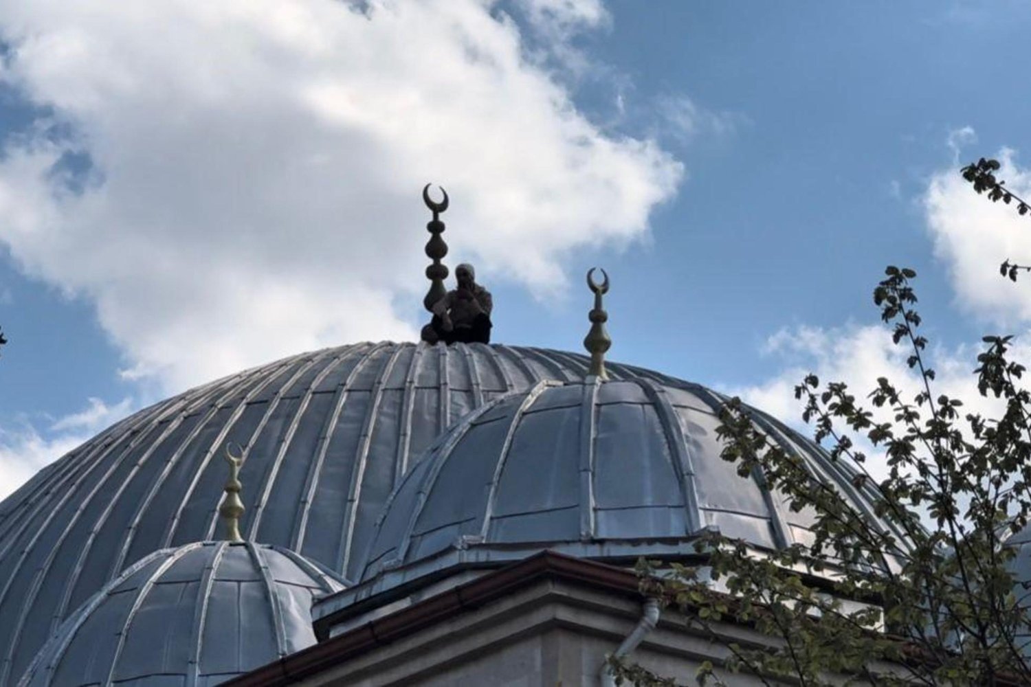 İntihar Girişimi: Denizli'de Vatandaşın Çabasıyla Polis 2 Saatte İkna Etti