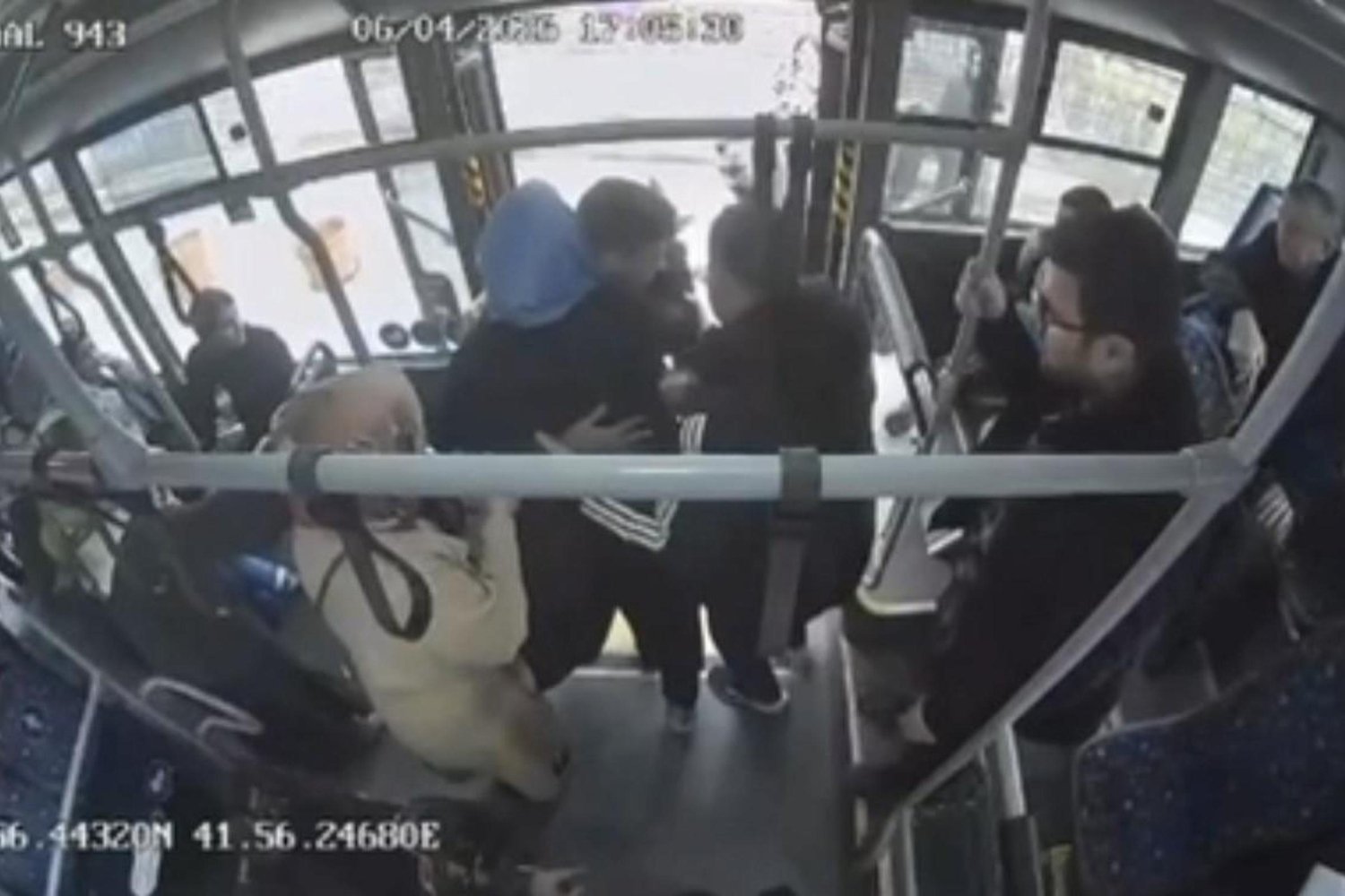 Siirt'te Otobüs Yolcusu Fenalaştı, Şoför Hızlı Müdahale ile Hastaneye Yönlendirdi