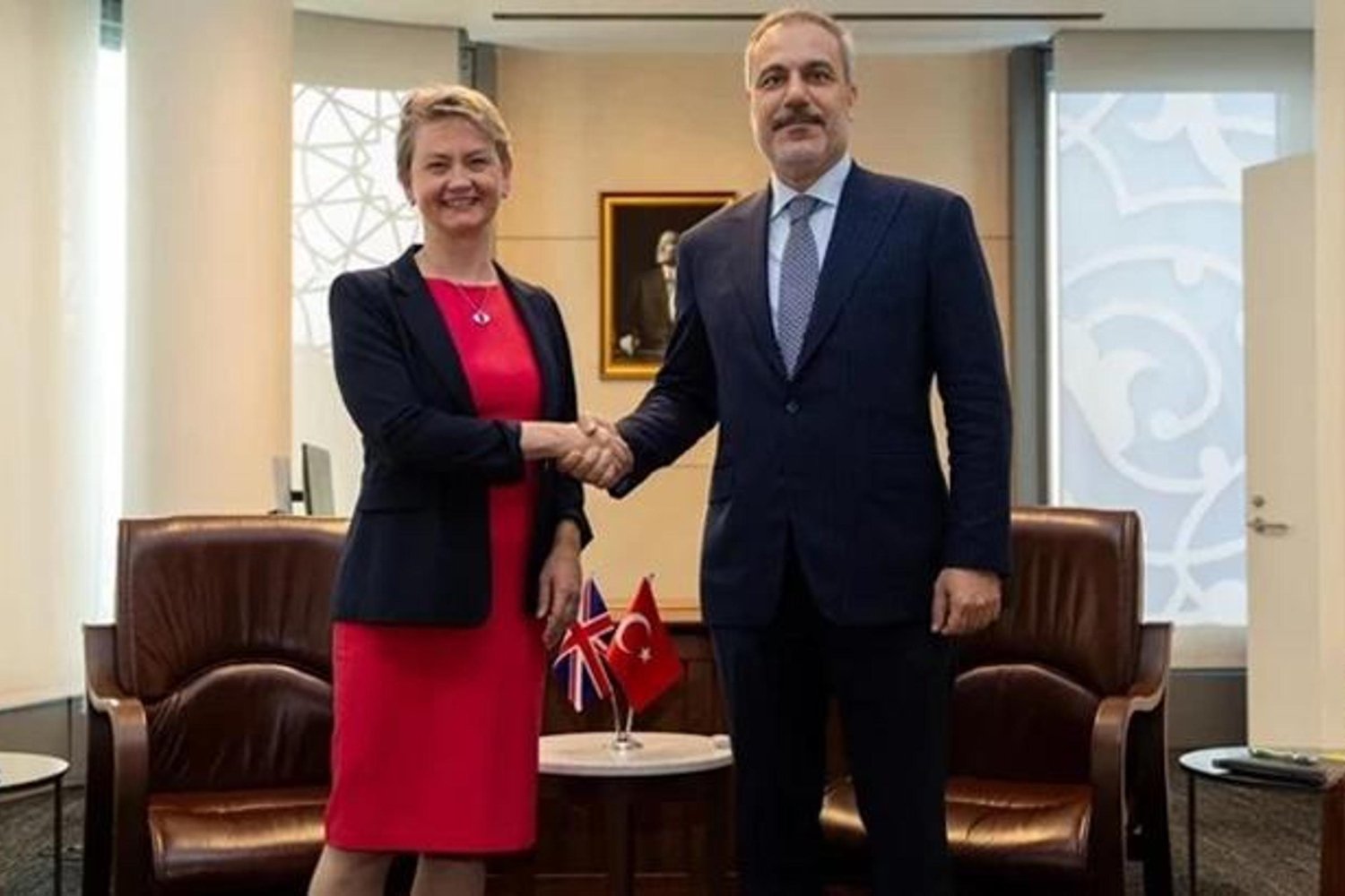 Dışişleri Fırtınası: Hakan Fidan ve Yvette Cooper Bölgesel Barış Girişimlerini Görüştü
