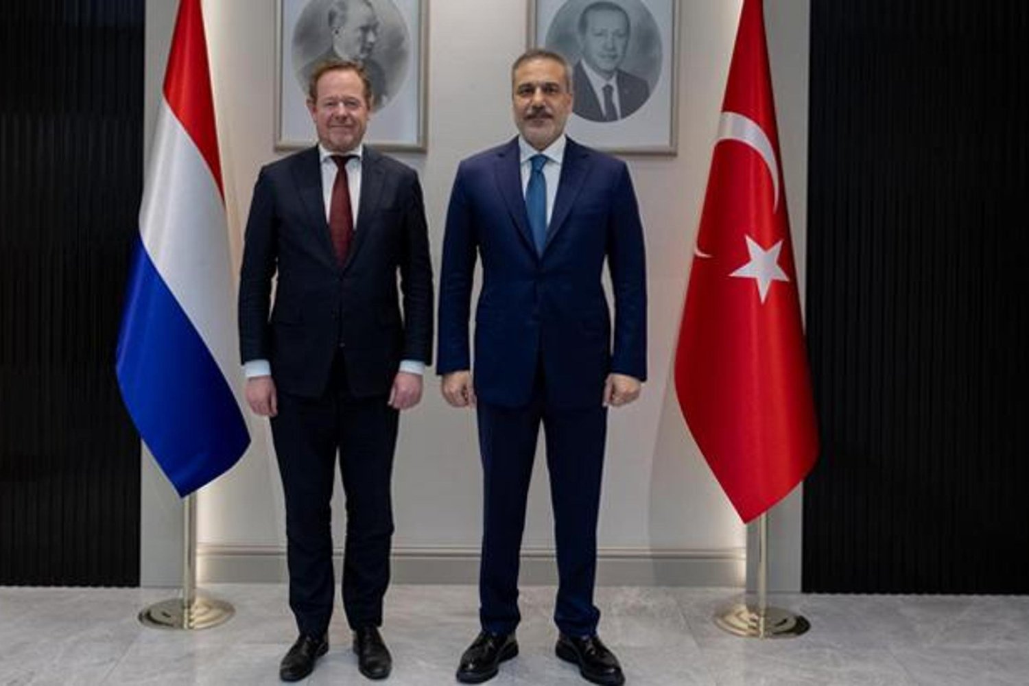 Diplomatik Zirvede Çift Yönlü Görüşmeler Göz Kamaştırdı