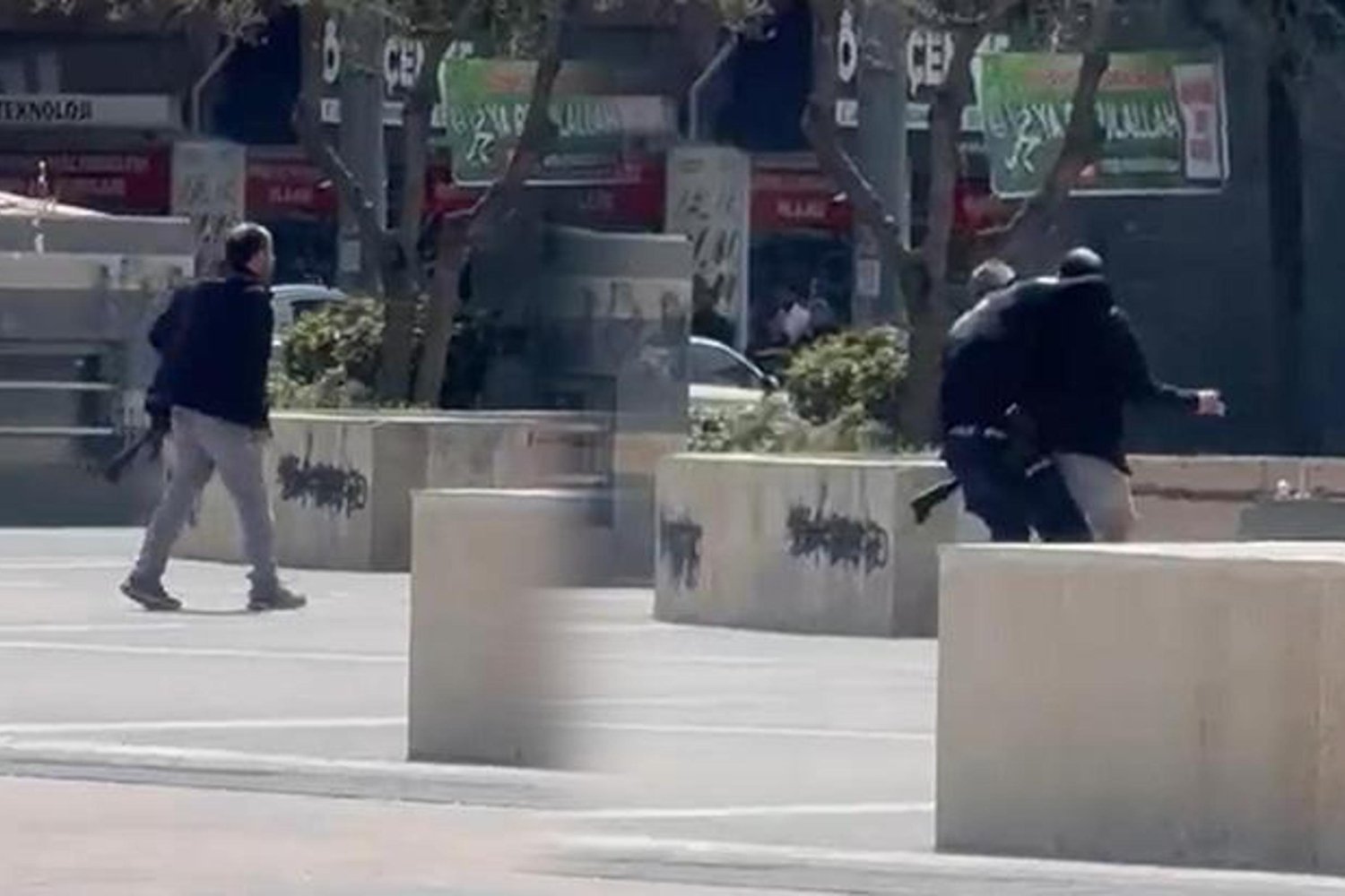 Diyarbakır Meydanında Silah Tehlikesi: Polis Ekipleri Müdahale Etti