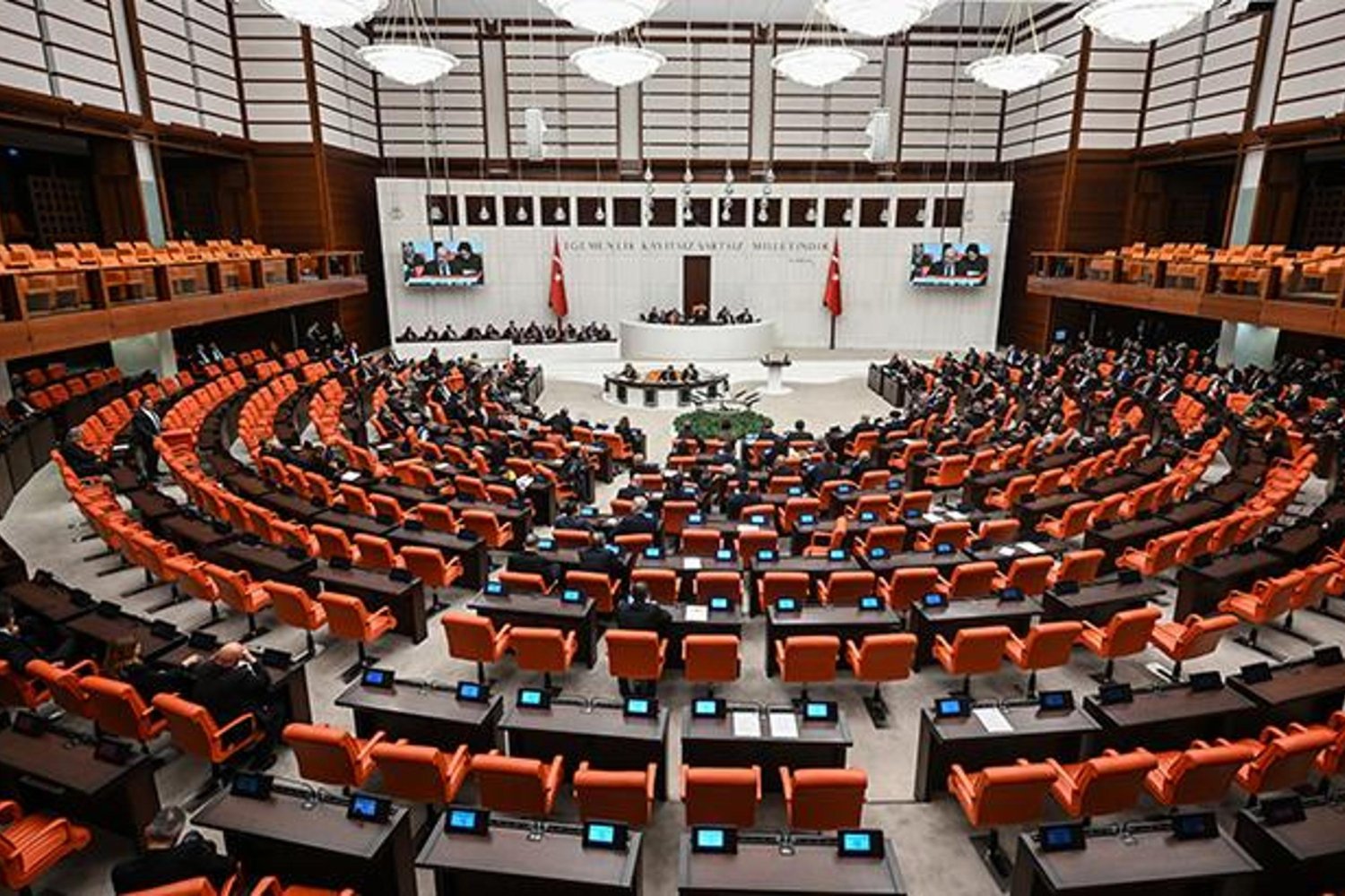 Kadın Çalışanlar İçin Yeni Analık ve Doğum İzinleri Tasarısı Mecliste