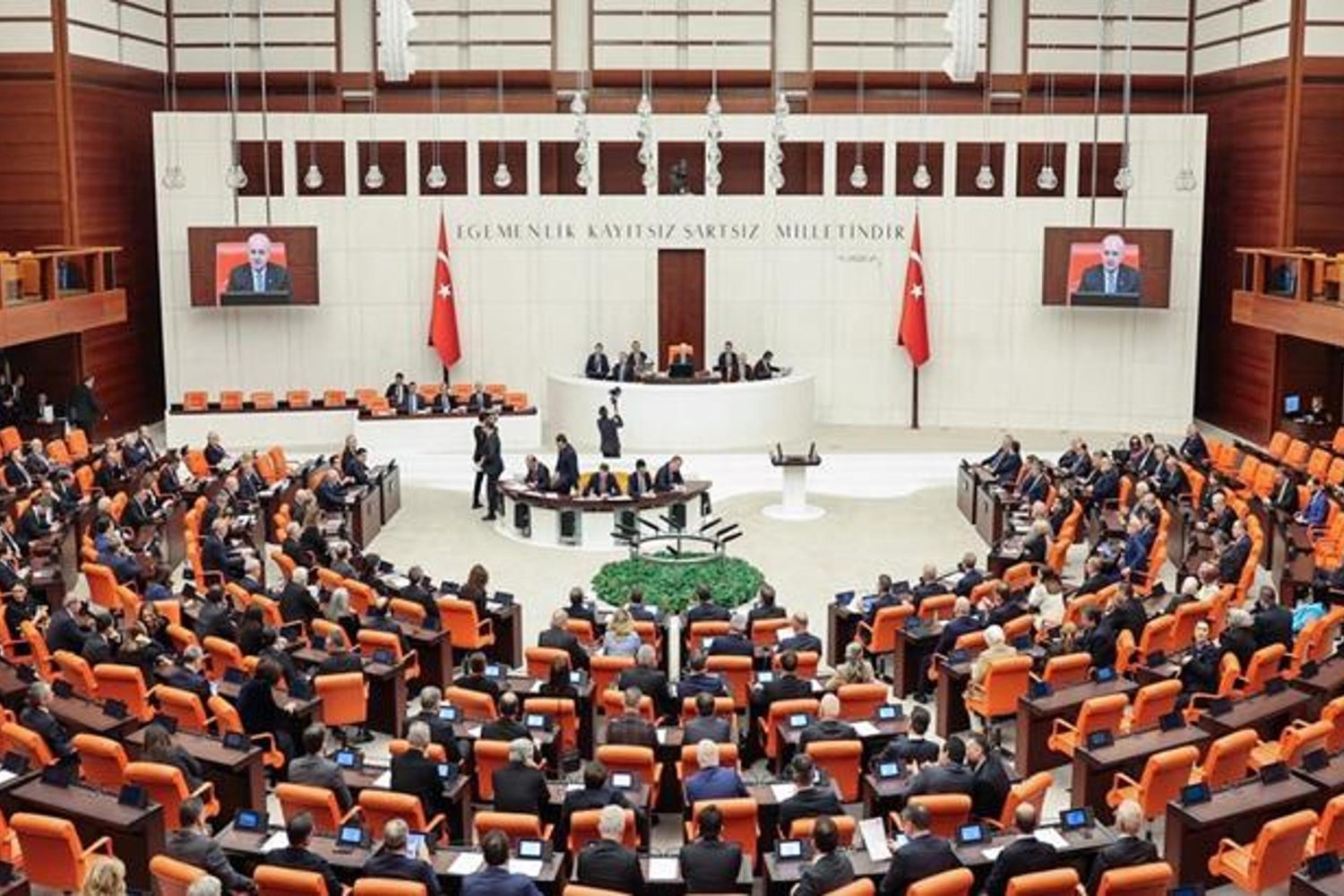 Meclis'ten Doğum İzni ve Sosyal Medya Düzenlemesiyle Çocuk Haklarına Yeni Destek