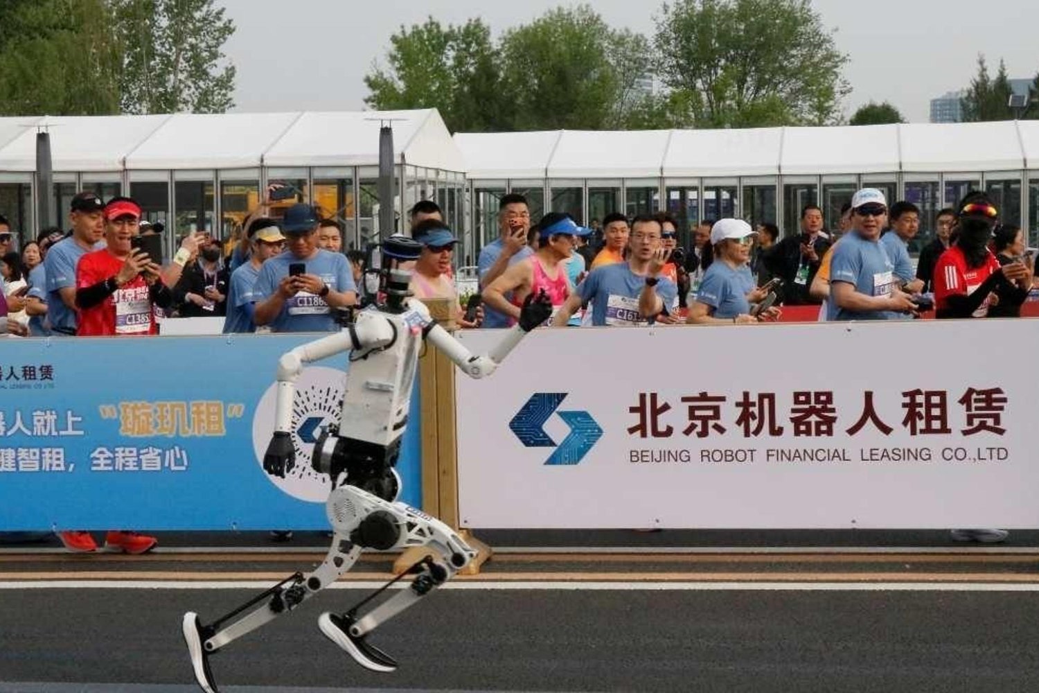 Tekno ve Sporun Buluşması: Pekin'de Robotlarla Yarış ve Dünya Rekoru Kırıldı