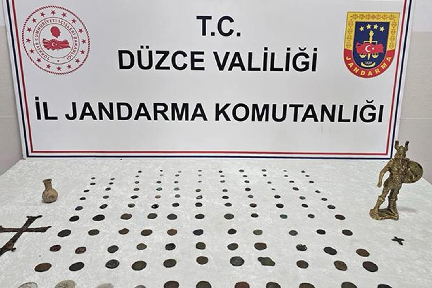Düzce'de Tarihi Eser Operasyonu: Roma ve Bizans Dönemine Ait 119 Sikke Ele Geçirildi