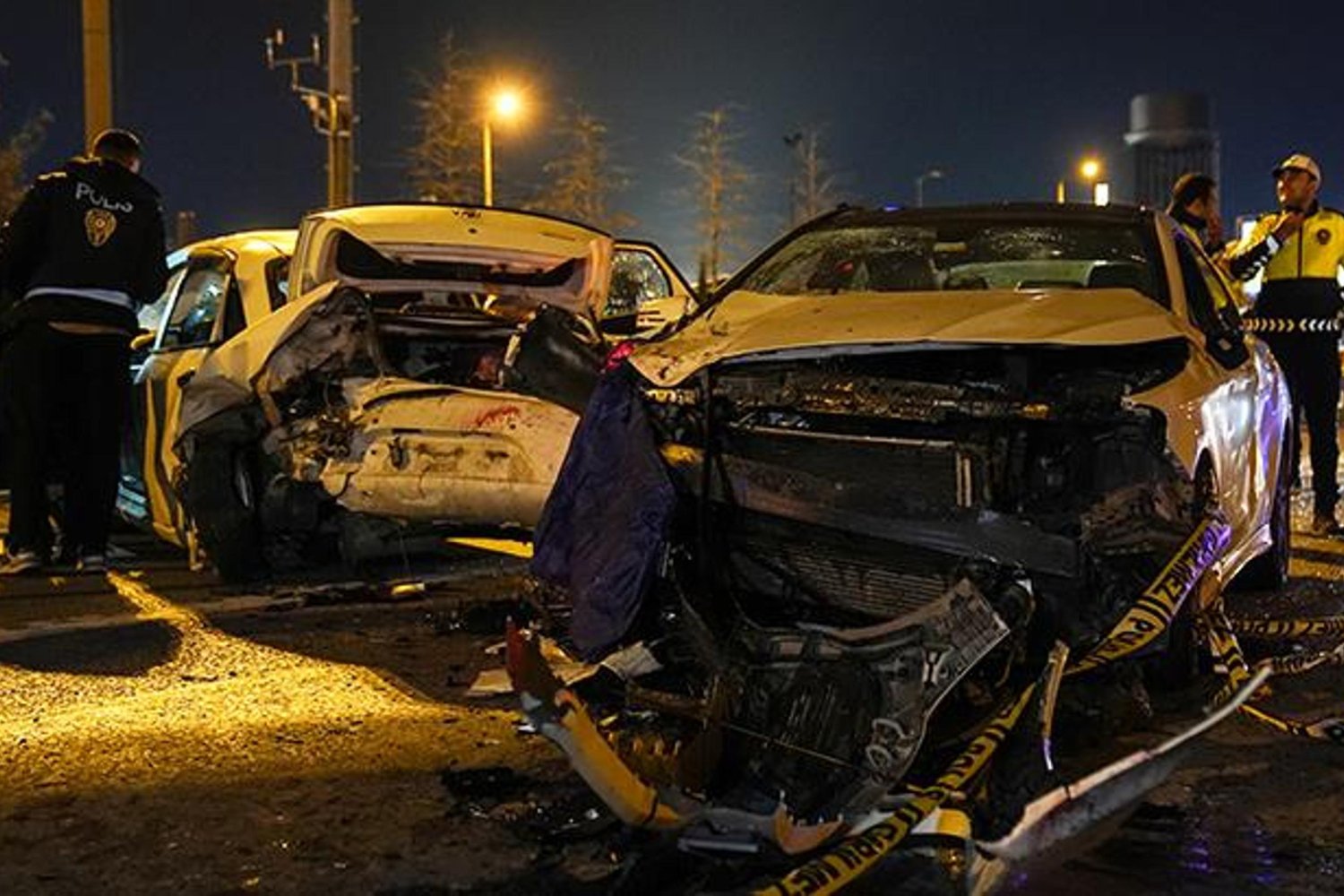 İstanbul'da Feci Kaza: Emniyet Şeridinde İnmiş Sürücü Otomobil Çarpmasıyla Hayatını Kaybetti