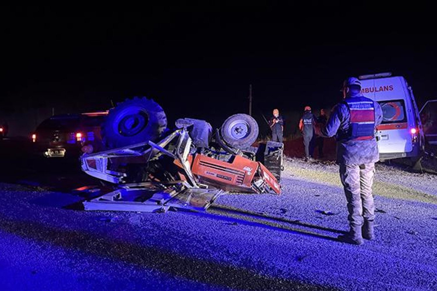 Kaza Sonucu Yaralılar Kurtarıldı: Ambulans ve Traktör Çarpıştı!