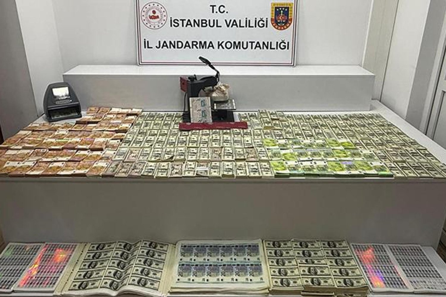 İstanbul'da Sahte Para Operasyonu: 1 Milyon 250 Bin Dolar Yakalandı