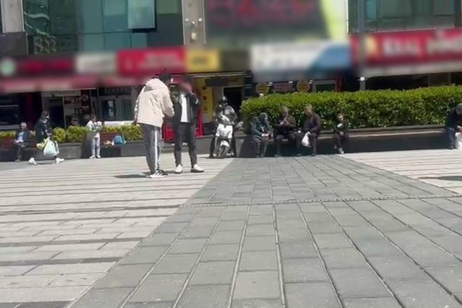 Esenyurt'ta Hanutçuluk ve Dolandırıcılık Şokları: Güzellik Merkezinde Yapılan Senetler Vatandaşı Mağdur Etti