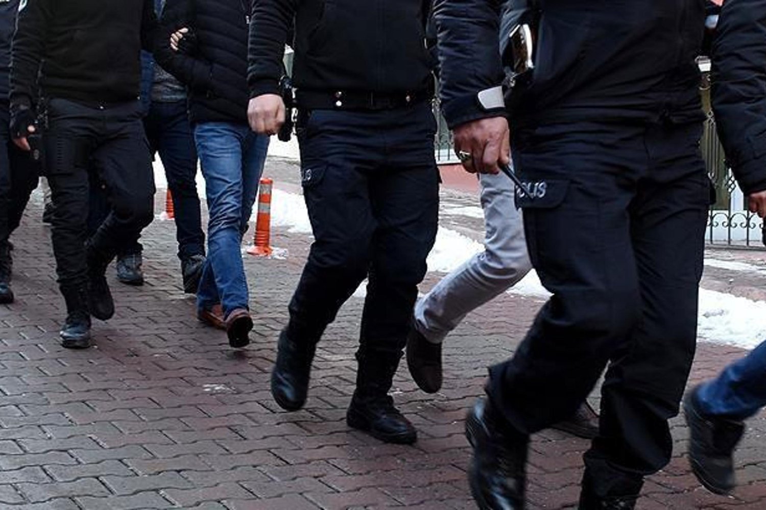 Eşme Belediye Başkanı Tozan ve Eşi Yakalandı! Organize Suçlama Operasyon