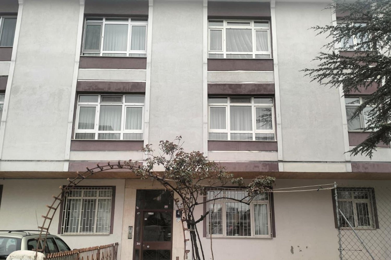 Keçiören'de Kanlı Cinayet: Kadın Eşini Satırla Parçaladı, Sonra Kendini Vurdu!