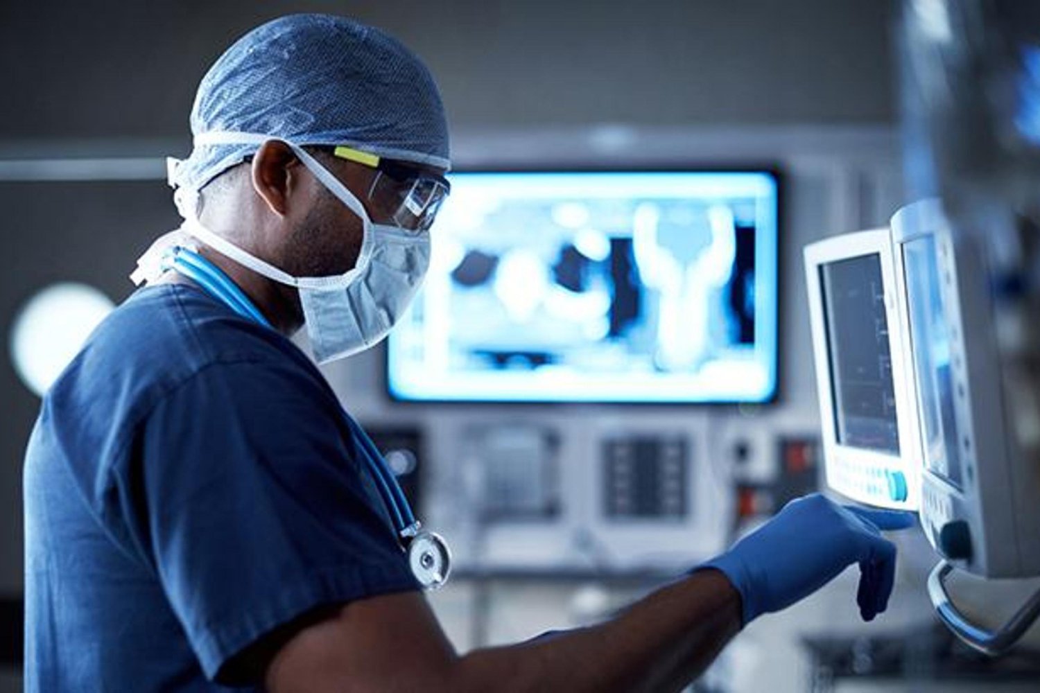 İngiltere'de Sağlıkta Tehlikeli Değişim: Doktorların Yerine İleri Düzey Uygulayıcılar Geçiyor