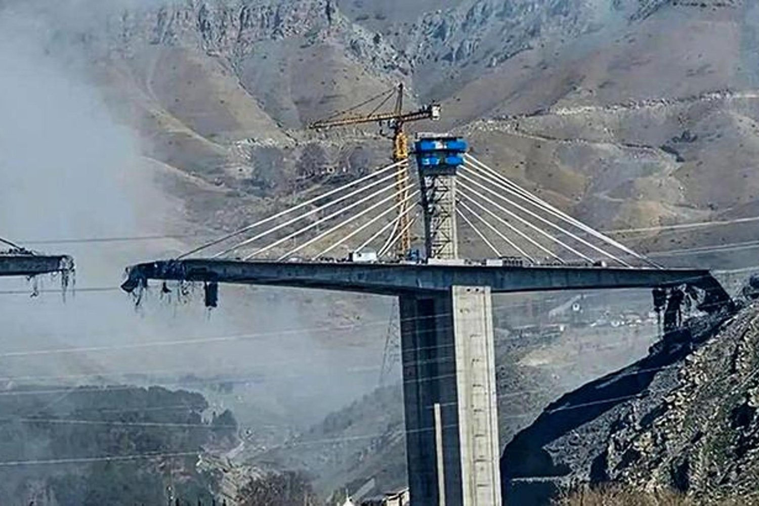 ABD ve İsrail İran'ın Kerec Köprüsü'ne Saldırdı! Son Dakika Haberleri