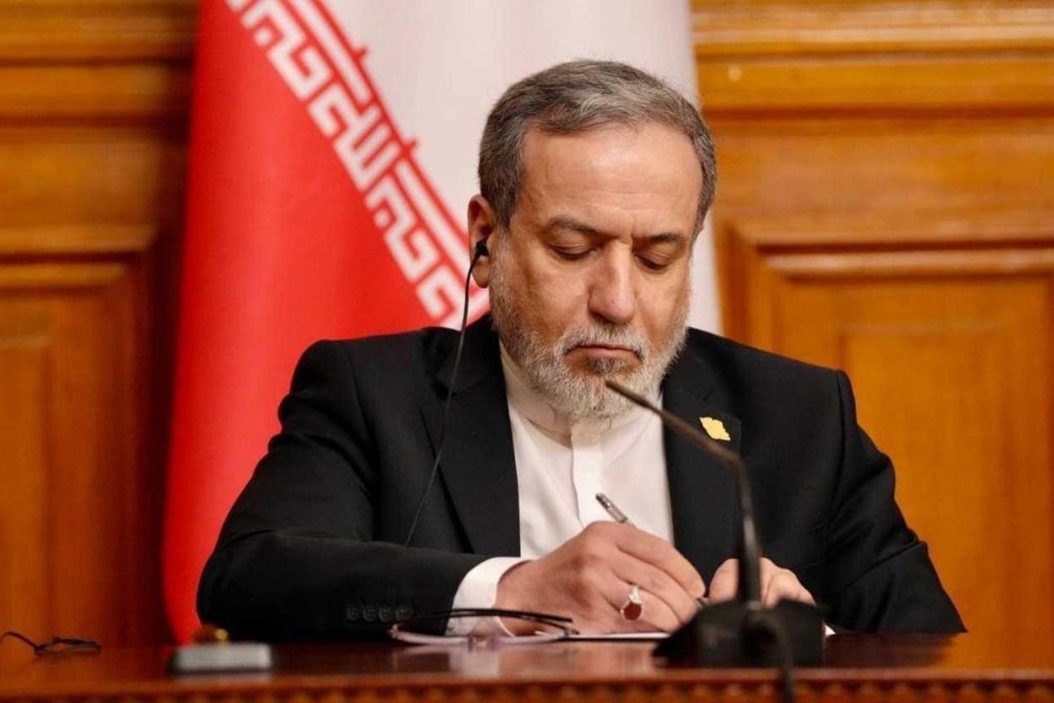 İran Dışişleri Bakanı ABD ve İsrail'in İran'a Saldırısını MIT Bombalanmasına Eşdeğer Gösterdi