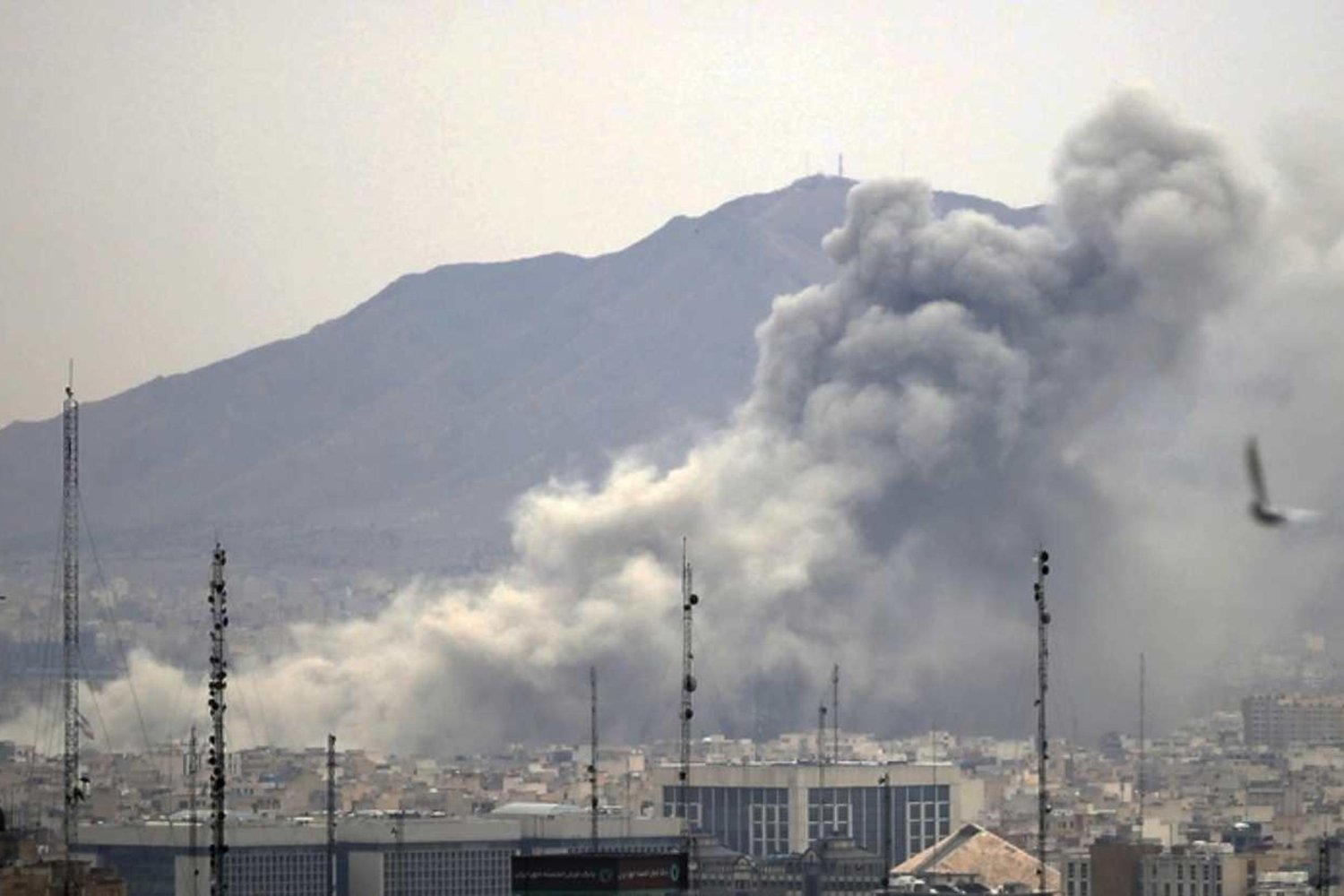 İran Adli Tıp Kurumu 28 Şubat Saldırılarında 3,375 Kurbanın Kimliğini Tespit Etti