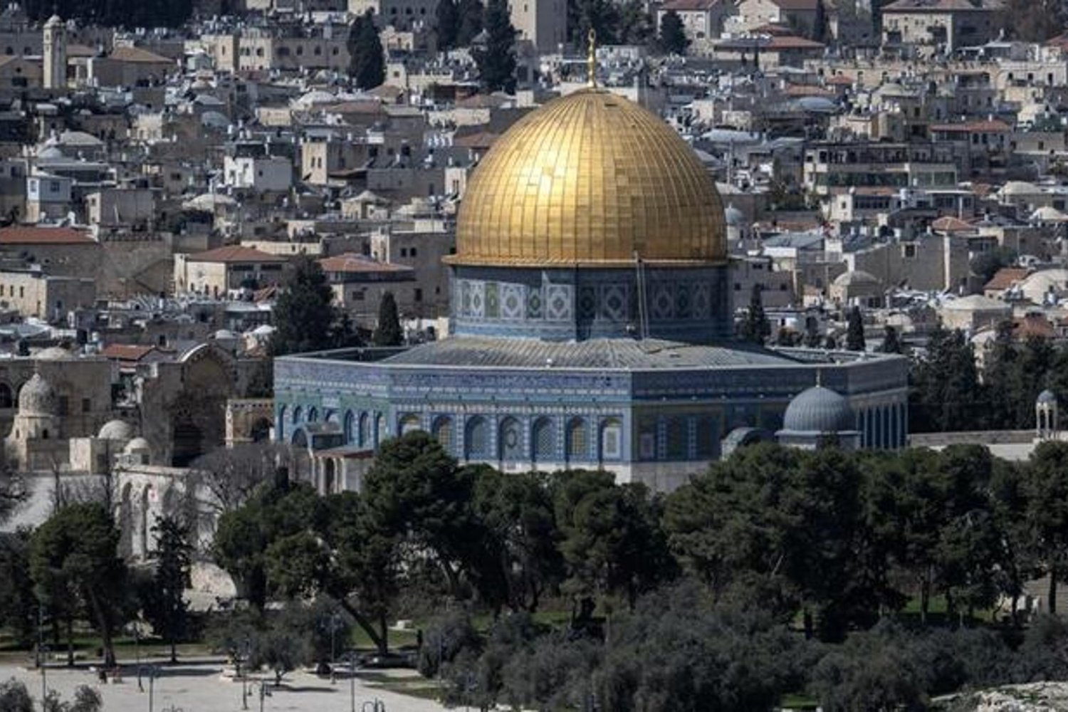 İsrail İşgal Altındaki Kudüs'te Kutsal Mekanlara İbadet İzni Verdi