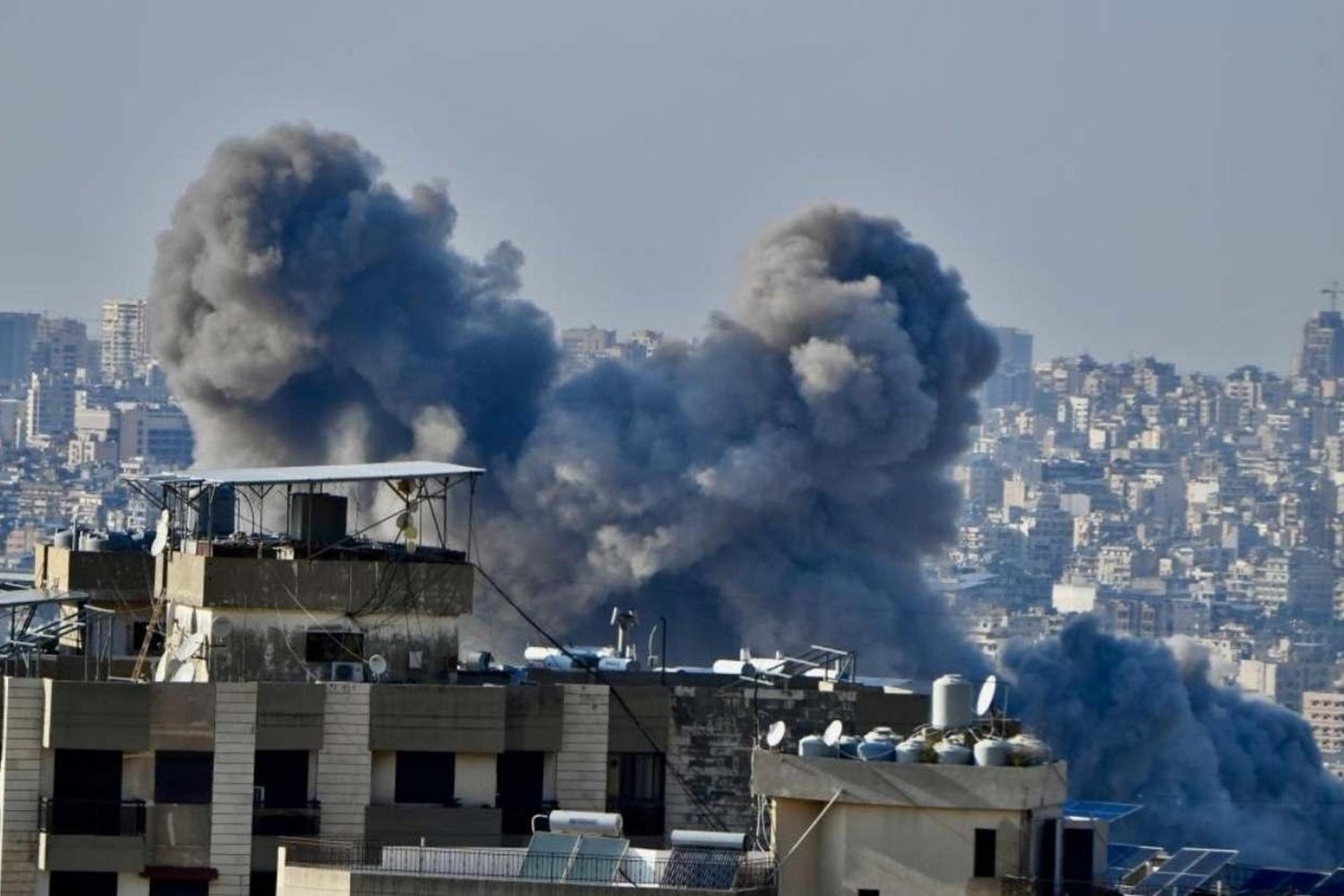 İsrail Lübnan'a Hava Saldırısı: Hastane ve Şehir Büyük Hasar Gördü