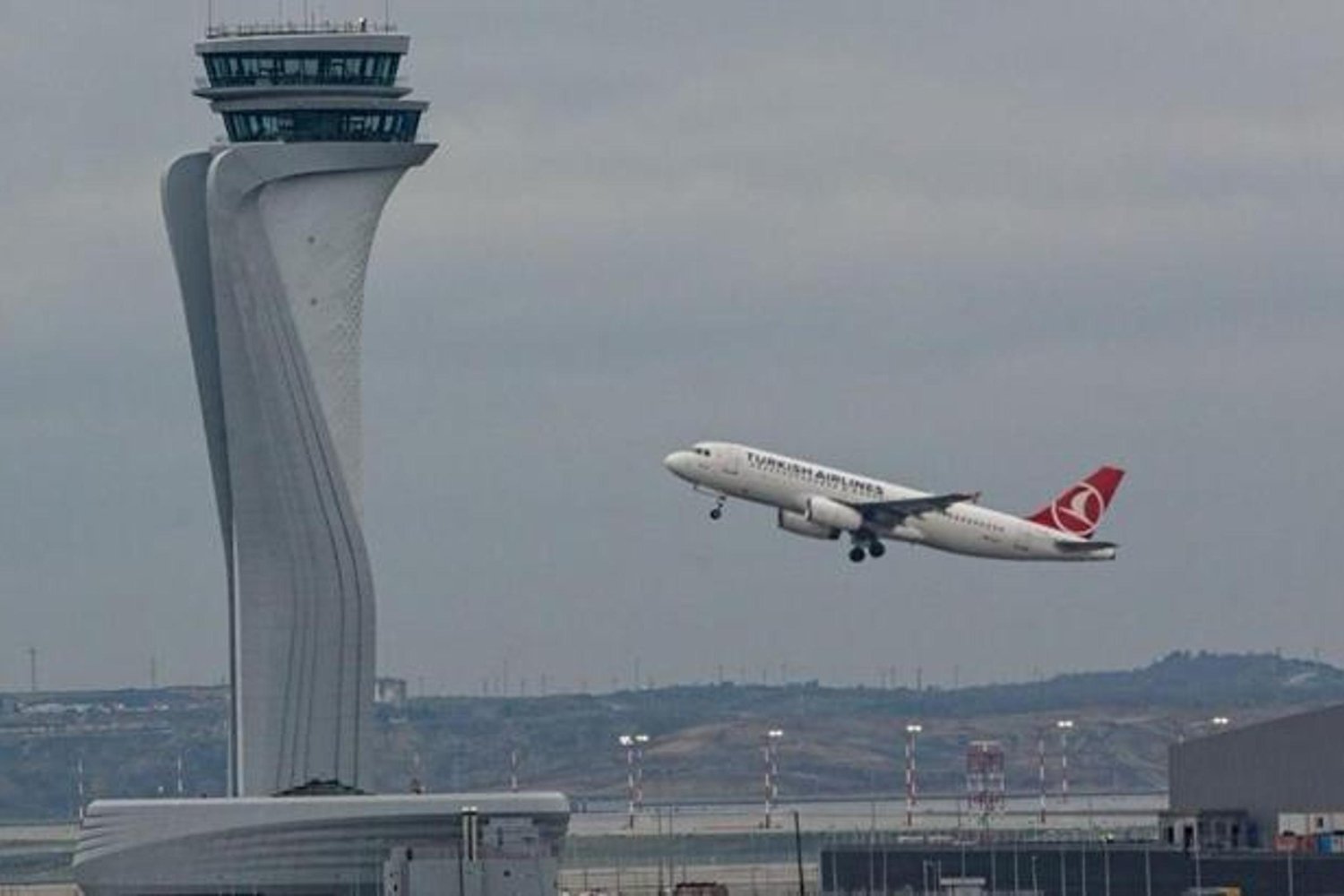 Avrupa Hava Trafiği Yüksek Seviyede: İstanbul En Yoğun Havalimanı