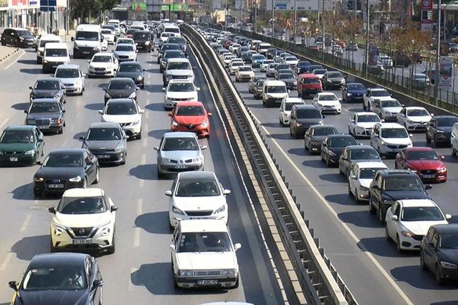 İstanbul'da Trafik Yoğunluğu Kıran Kırana! İşte Günün Detayları