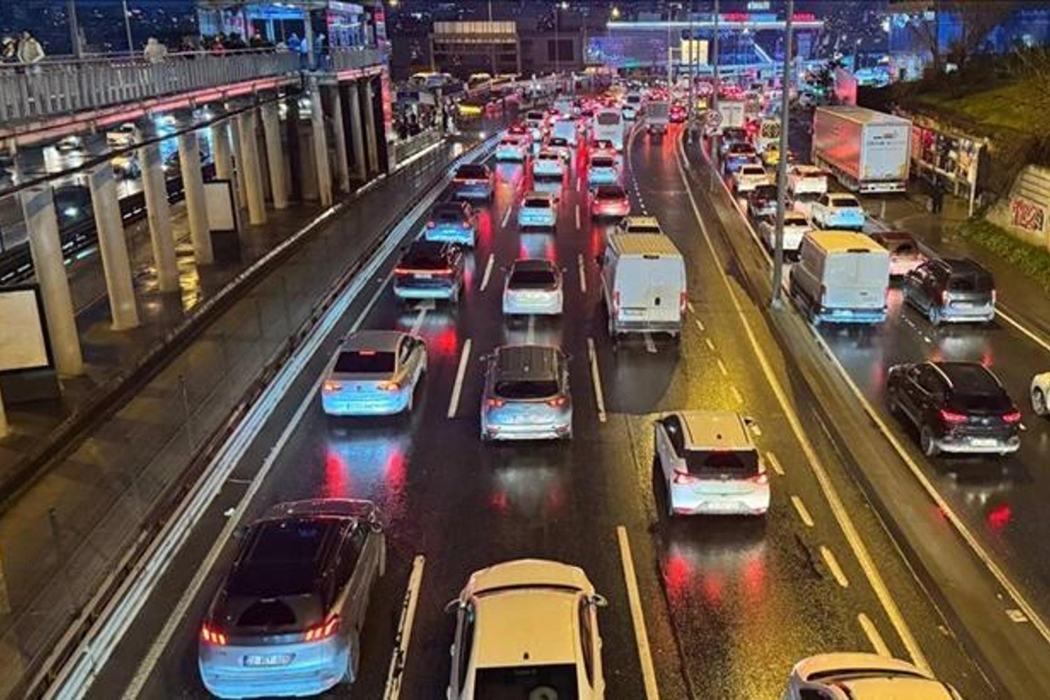 İstanbul Trafik Durumu Güncel: Yoğunluklar ve Alternatifler