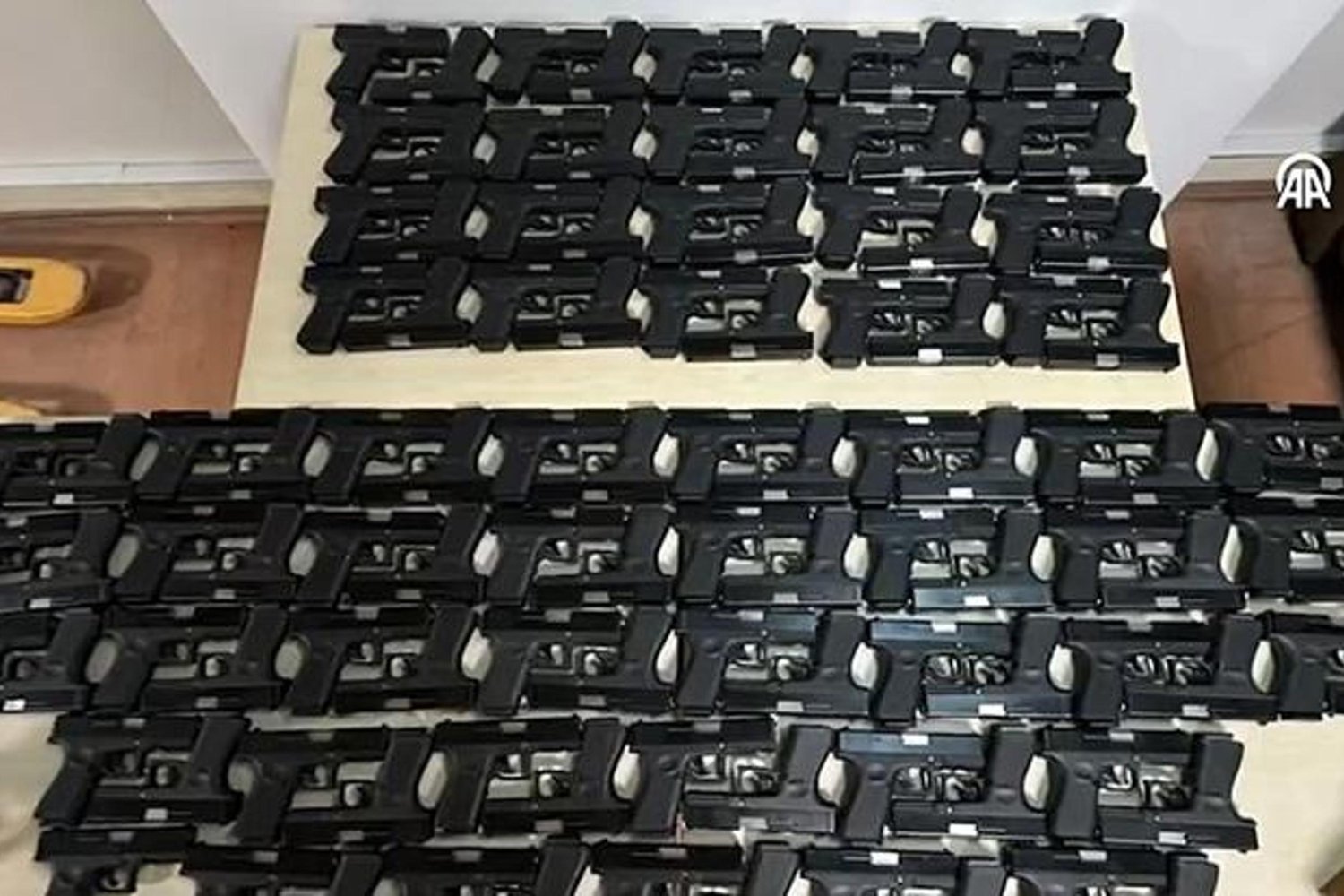 İstanbul'da Yasaklı Silah Operasyonu: Çok Sayıda Silah ve Parça Ele Geçirildi