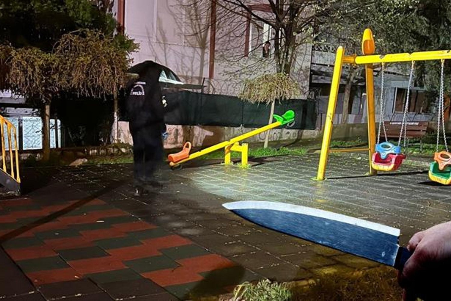 Çocuk Parkında Şok Olay: Psikolojik Sorunlu Bıçaklı Şüpheli Çocukları Tehdit Etti