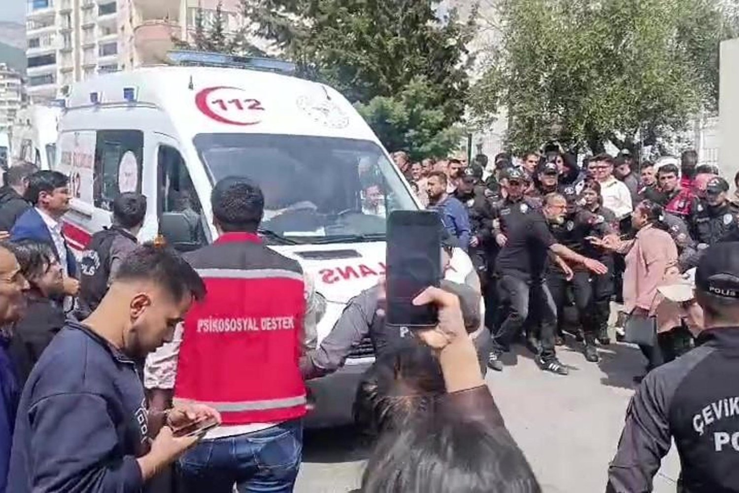 Kahramanmaraş'ta Okulda Silahlı Saldırı: 4 Ölü, 20 Yaralı