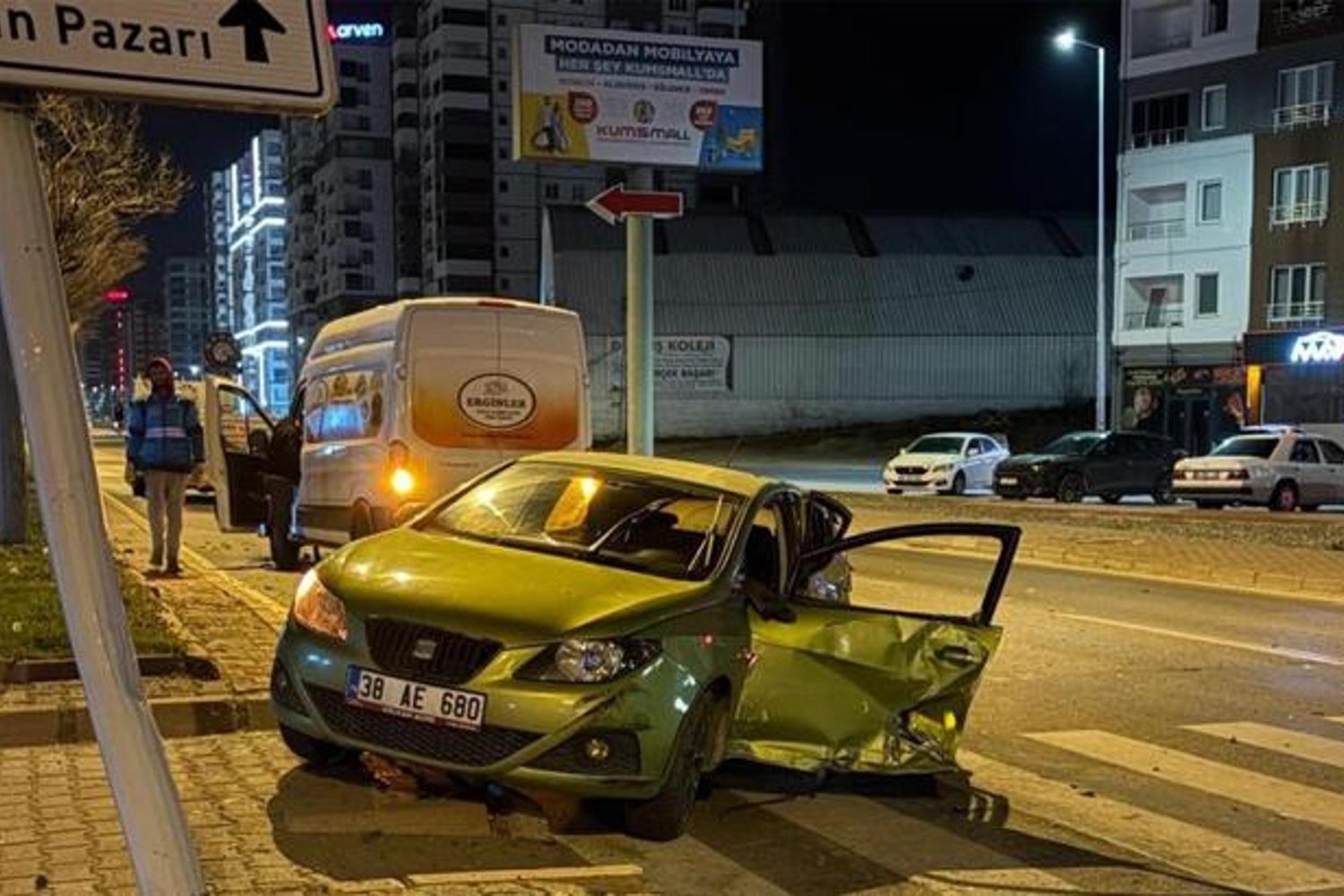 Kocaeli’nde Trafik Kazası: Yüksek Hızlı Çarpışma Yaralanmaya Neden Oldu