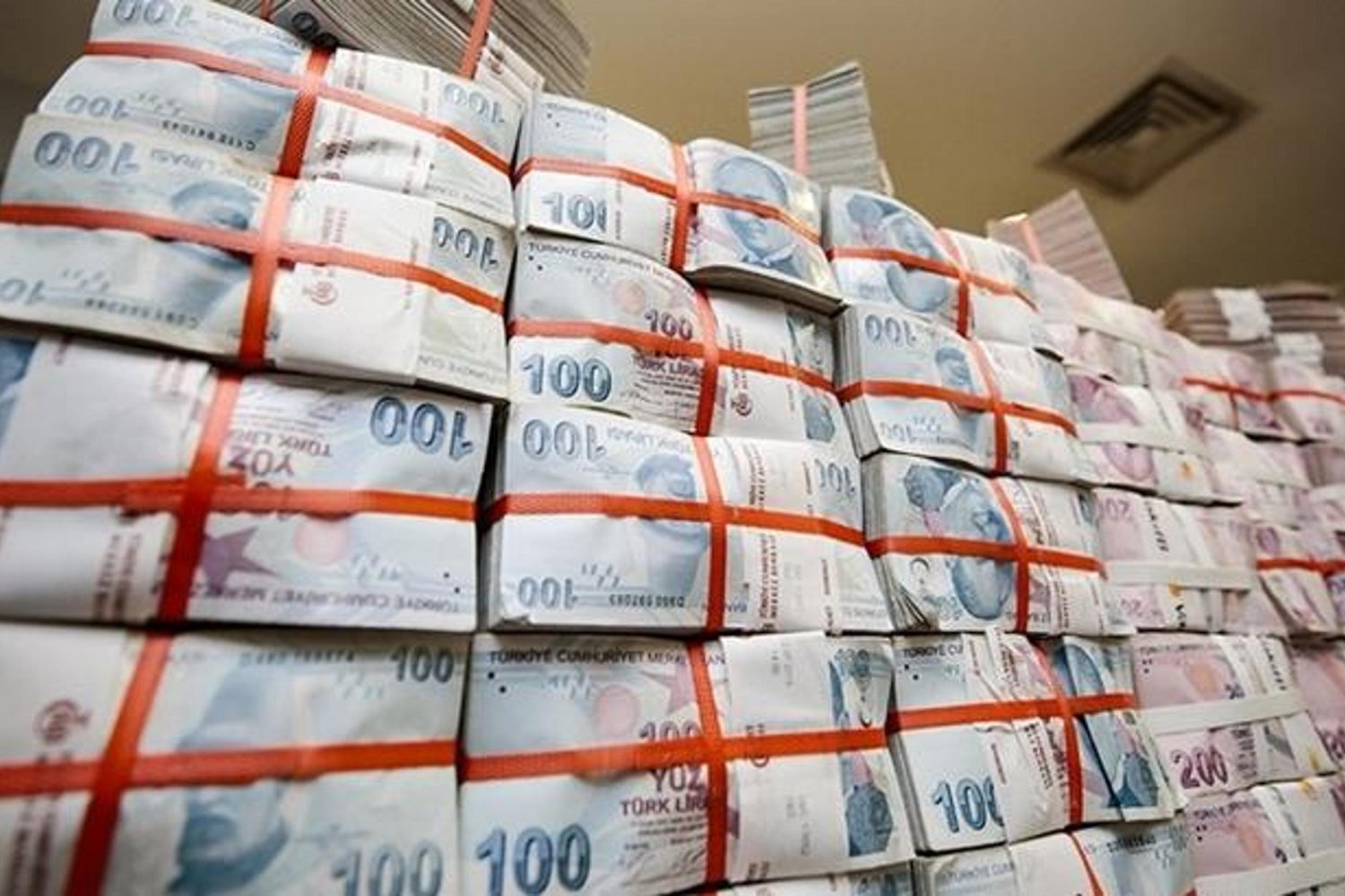 Bankacılık Sektöründe Gelişmeler: Kredi Hacmi ve Mevduatta Artış