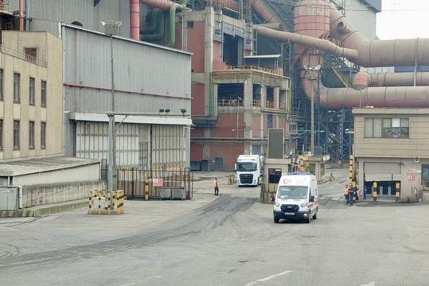 Kocaeli Fabrikasında Yüksekten Düşen İşçi Üçü Hayatını Kaybetti