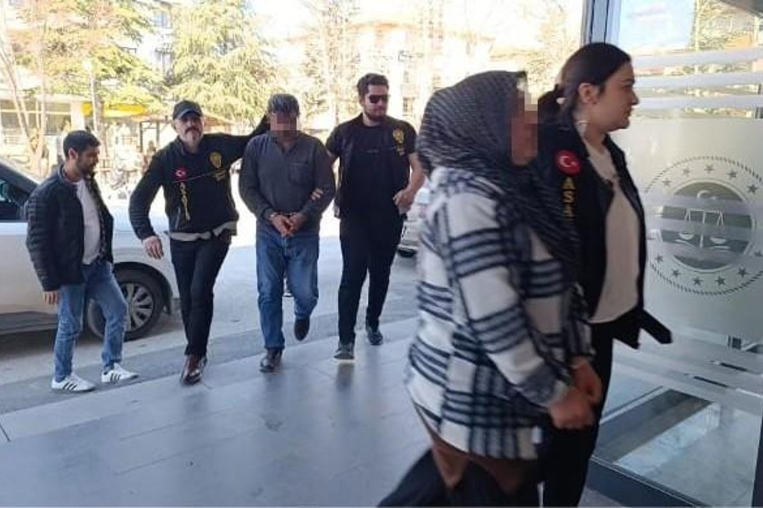 Afyonkarahisar'da Komşu Cinayeti: Yaşlı Çift Tabanca ve Tüfekle Vuruldu