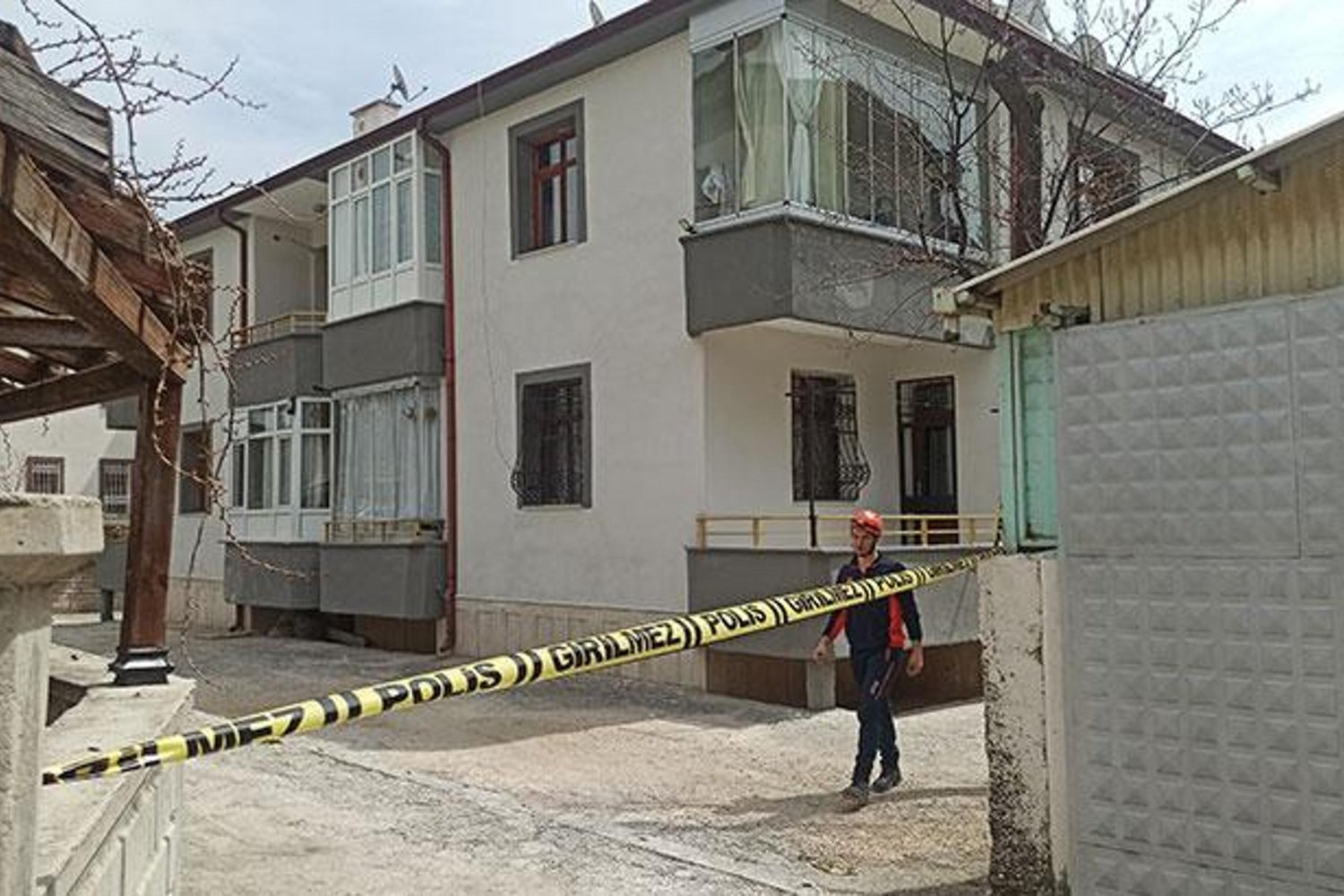 Deprem Selçuklu'da Hasar Yarattı: Binalarda Çatlak ve Tahliye Gerekçesi