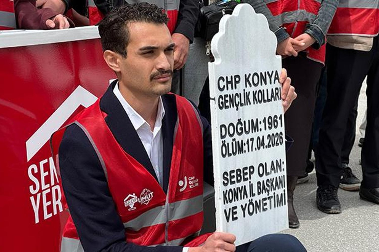 CHP Gençlik Kollarında Görevden Alım Protestosu ve Gerginlik