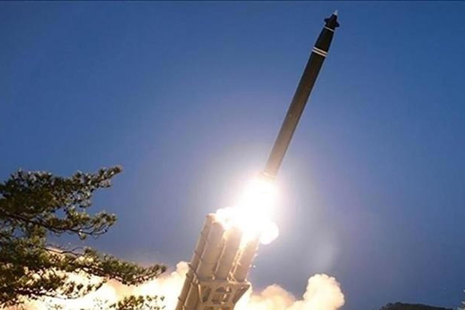 Kuzey Kore'den Doğu Denizi'ne Roket Atışı Gerilimi Artırdı