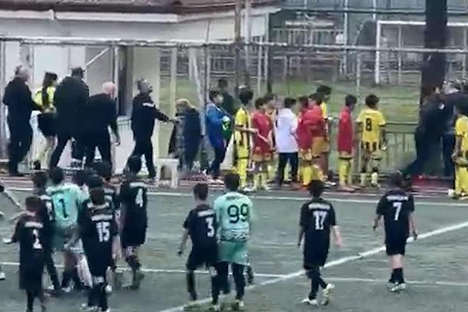 Kocaeli'de Kadın Hakeme Saldırı Girişimi Kamerada