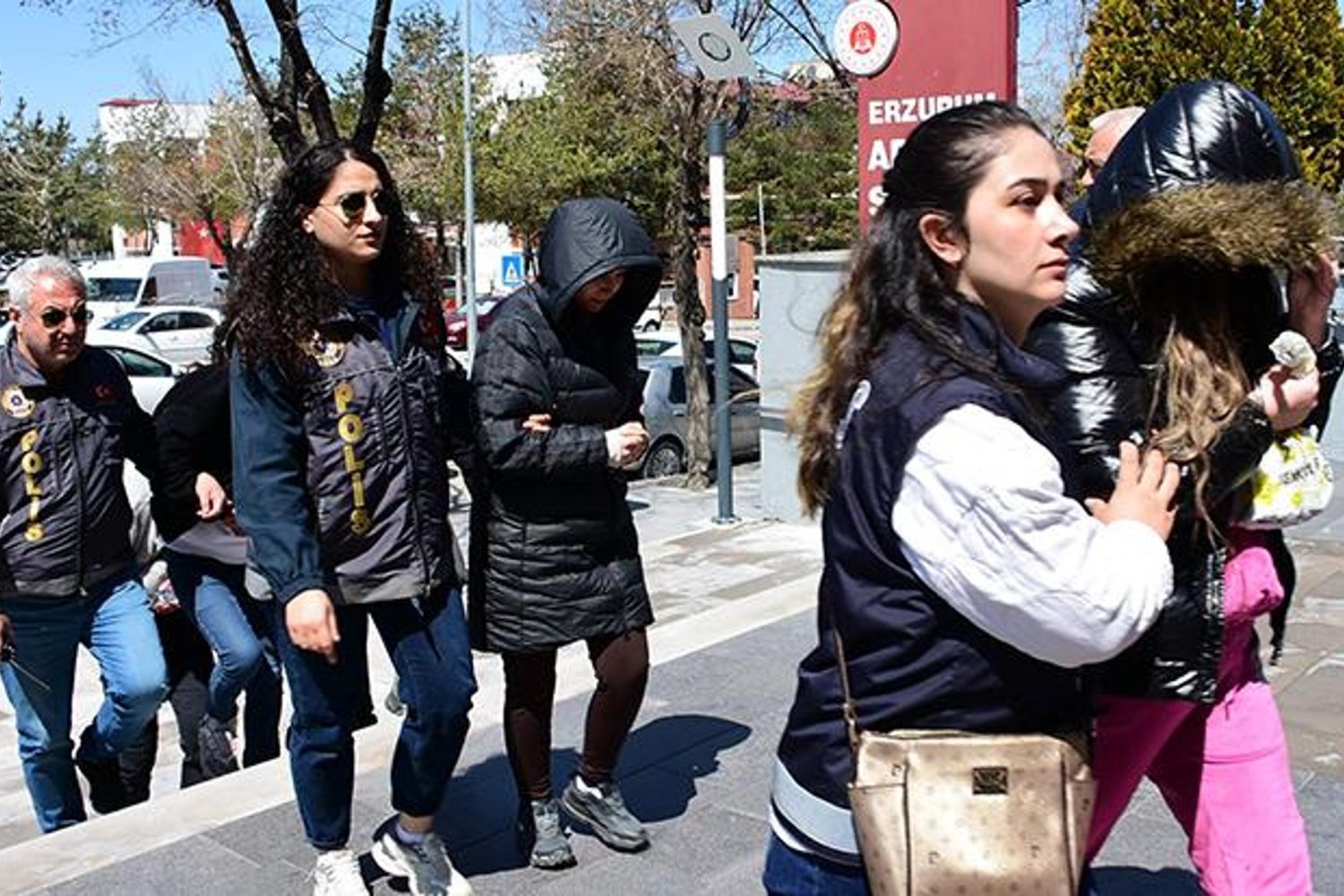 Erzurum'da Masaj Salonu Maskesi Altında Fuhuş Şebekesine Darbe