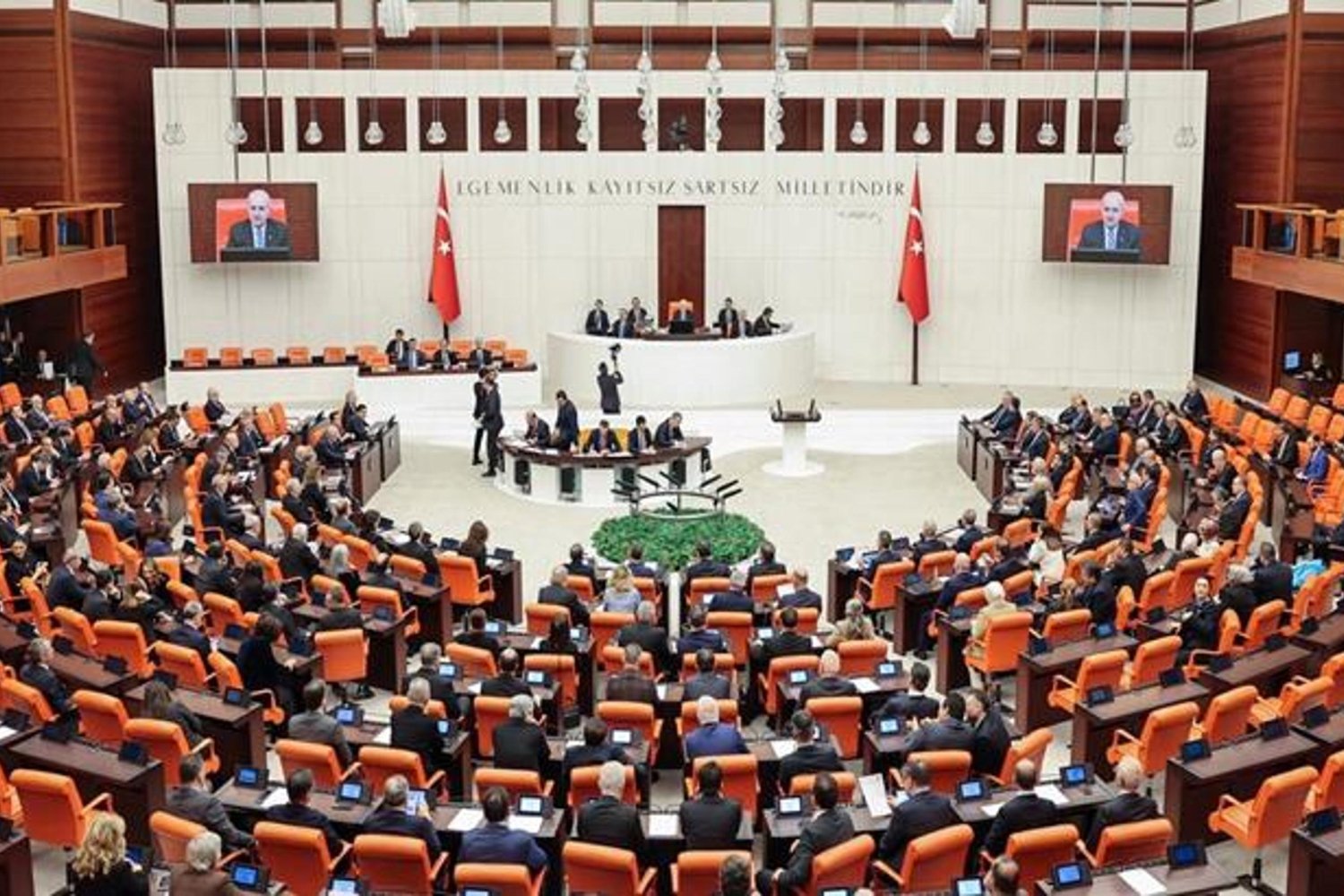 TBMM'de Sosyal Haklar ve Kadınlara Doğum İzni Güncellemesi Gündemde