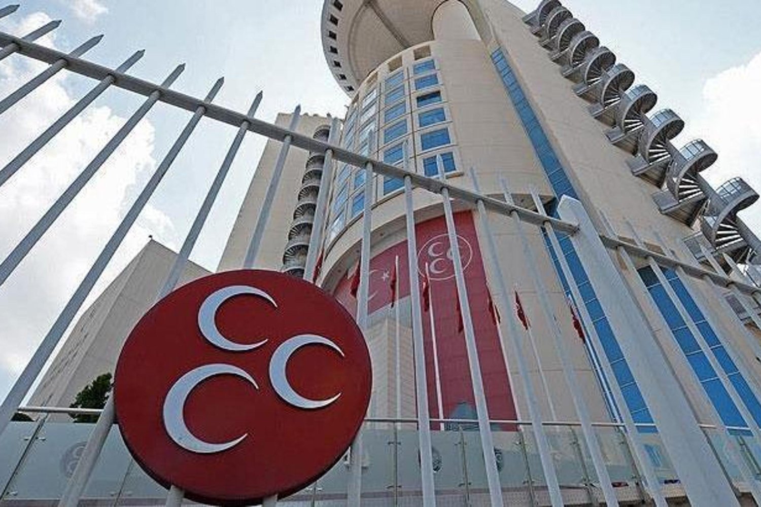 MHP'de İl Teşkilatı Değişikliği: Kars, Eskişehir ve Kütahya'da Fesih ve Atama Haberleri