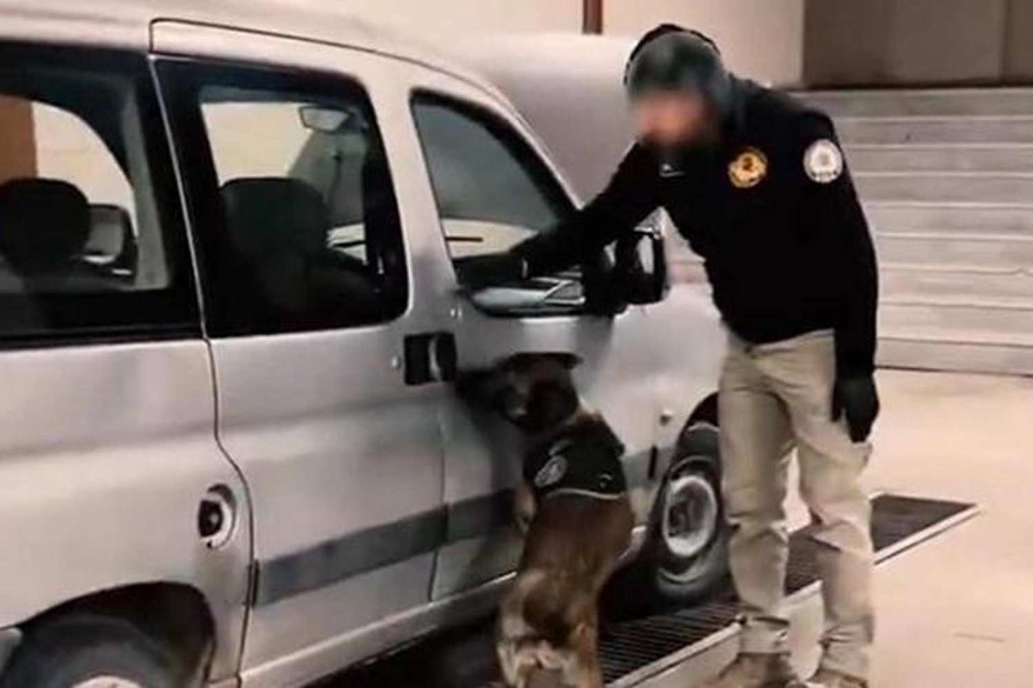 Muş'ta Direksiyon Aksamında Gizlenmiş 762 Gram Skunk Uyuşturucu Yakalandı